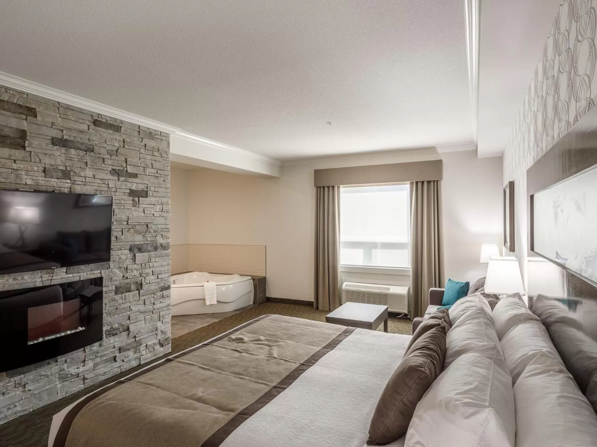 King Suite - Non-Smoking in Ramada by Wyndham Revelstoke