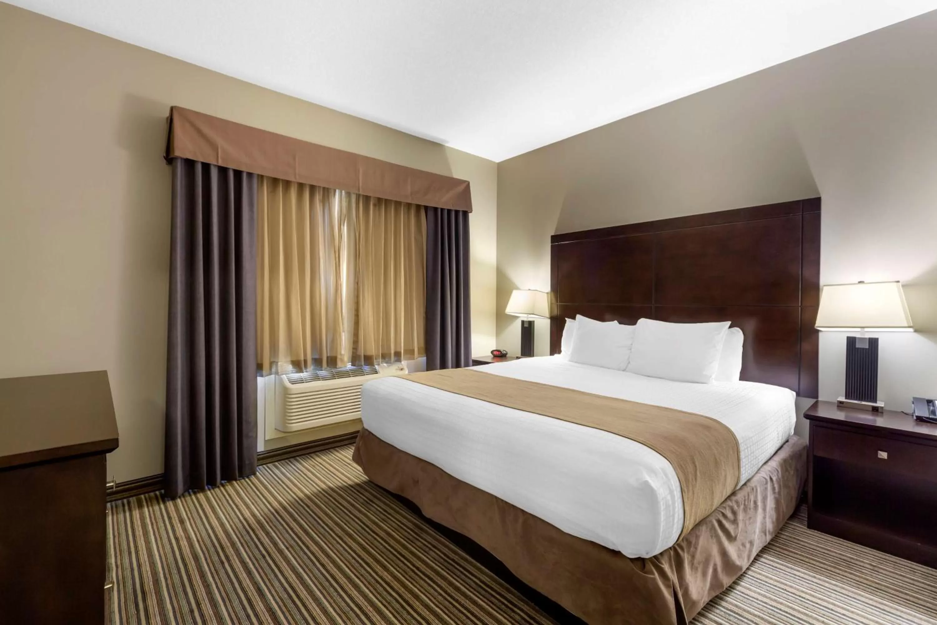 King Suite with Kitchenette - Non-Smoking in Best Western PLUS Fort Saskatchewan Inn & Suites