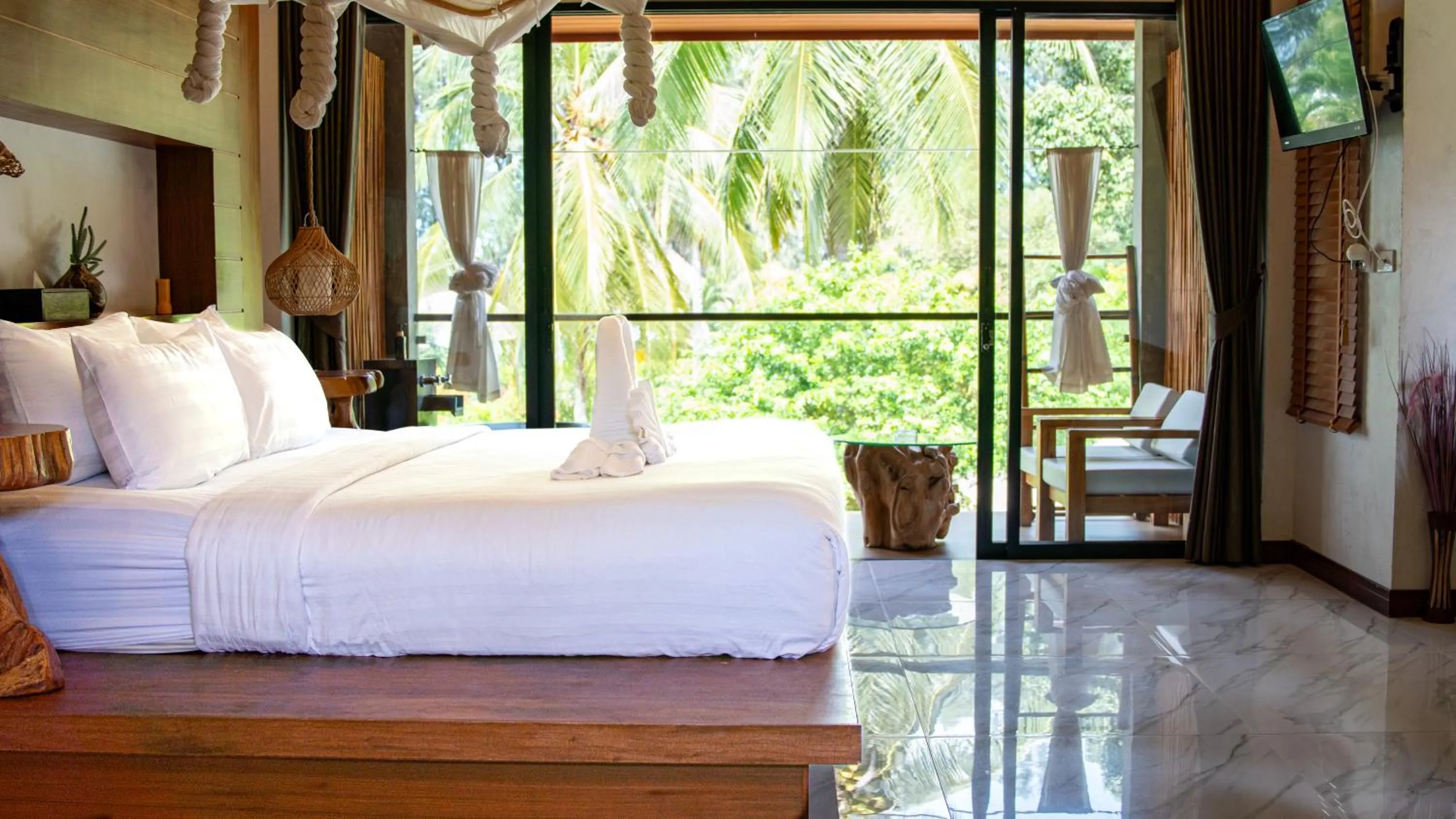  Seaside Pavilion Deluxe Room  in Long Beach Chalet - SHA Extra Plus