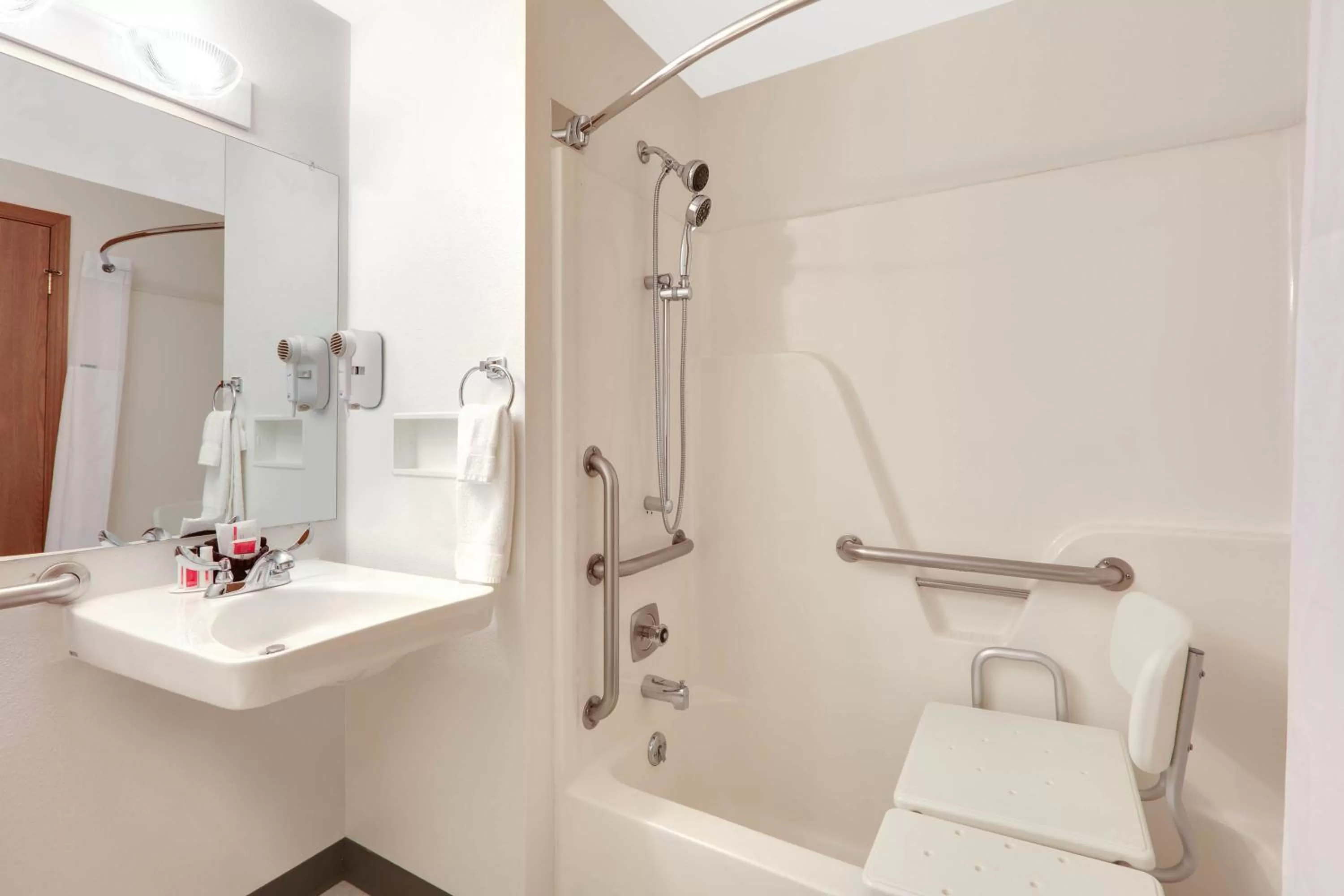 Queen Room - Disability Access/Non-Smoking in Super 8 by Wyndham Cody