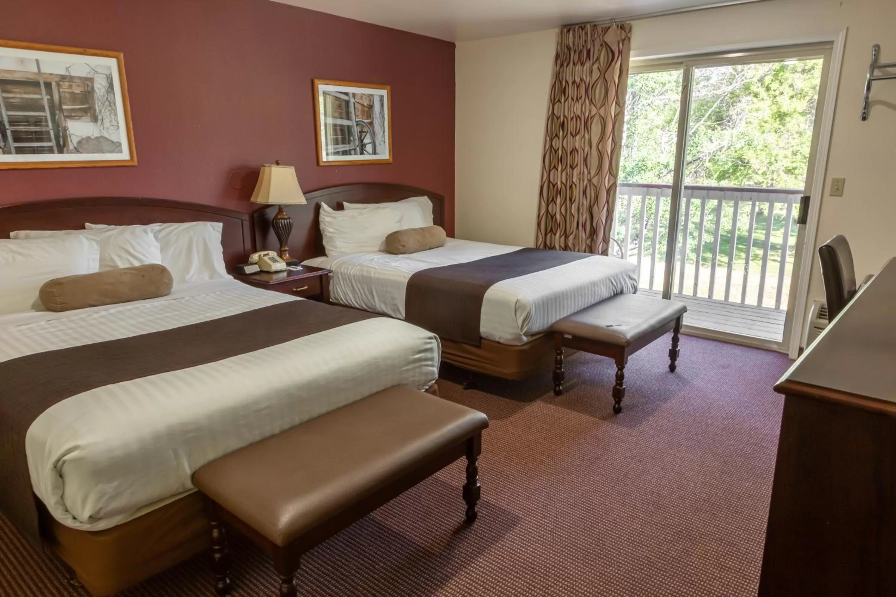 Deluxe Room with Two Queen Beds in AbbyCreek Inn