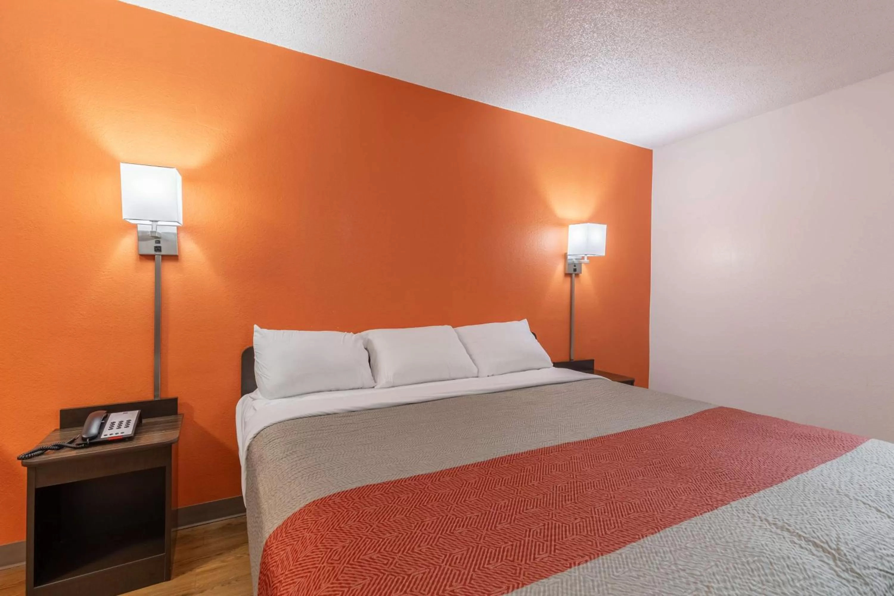 King Room - Disability Access - Non-Smoking in Motel 6-Bryan, TX - University Area