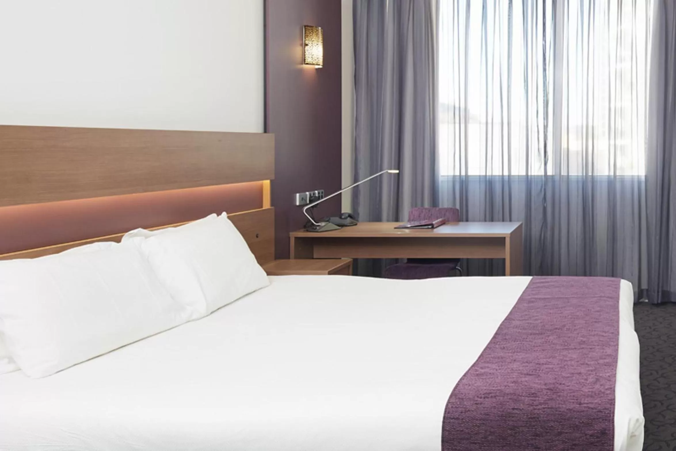 Premium Queen Room in Quality Hotel Ambassador Perth