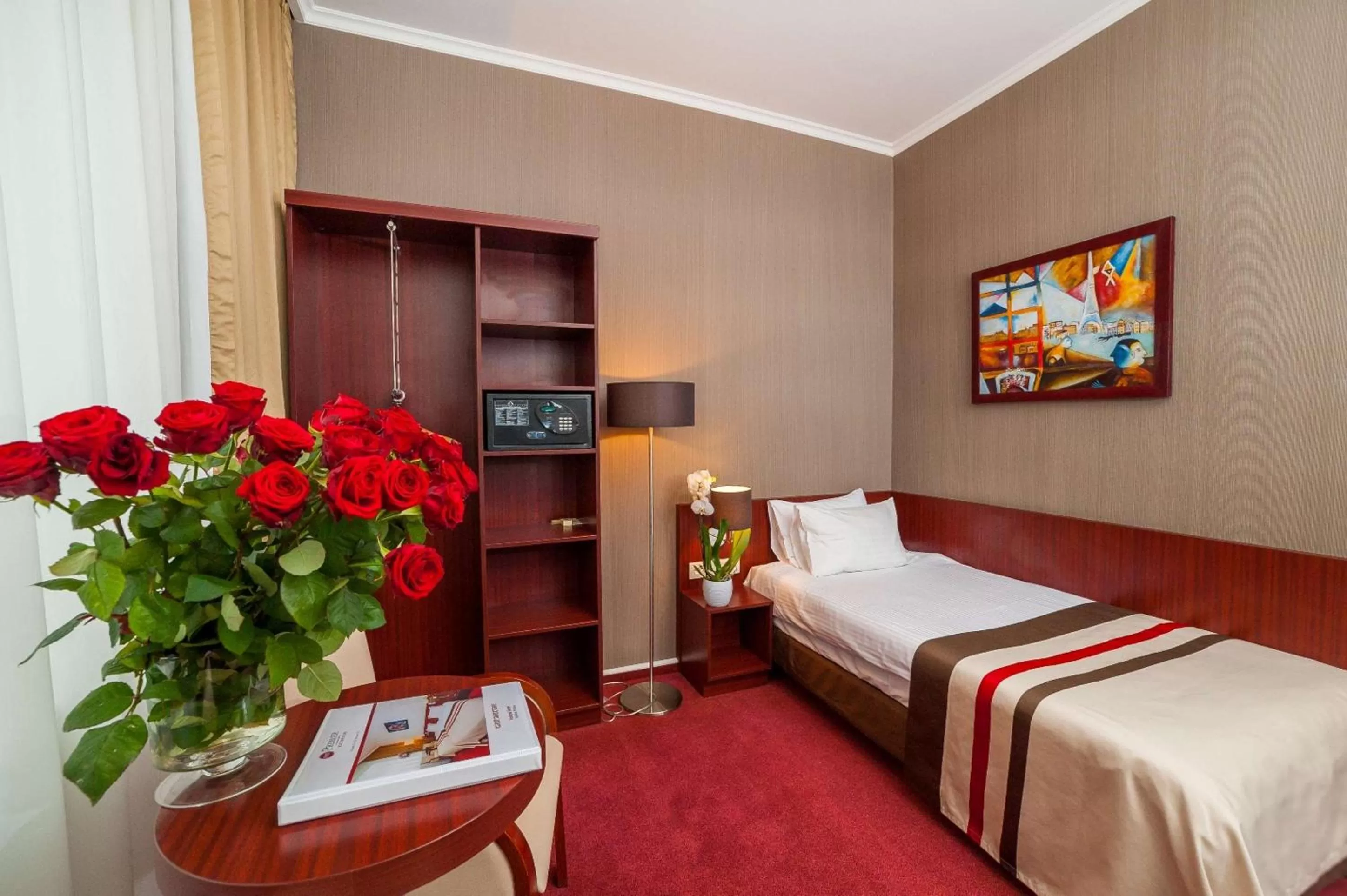 Classic Single Room in Premier Kraków Hotel