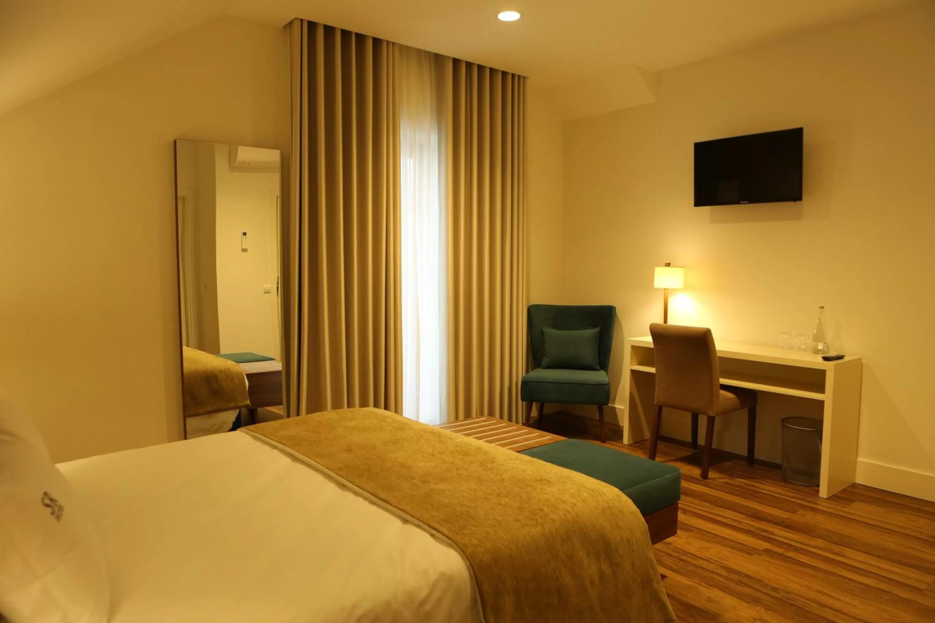 Double Room with Terrace in Hotel Solar do Rebolo