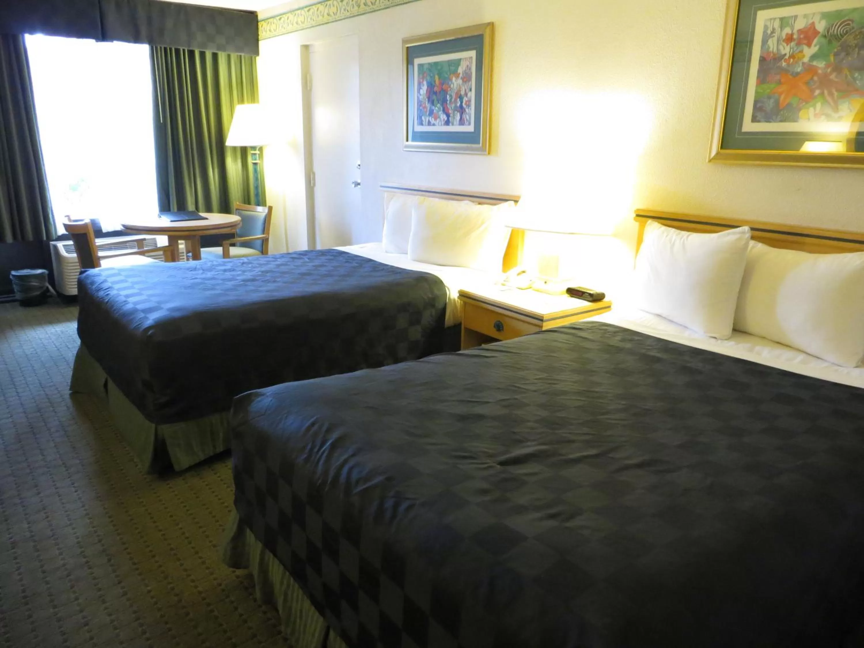 Standard Room With Two Double Beds - Pool View in Maingate Lakeside Resort