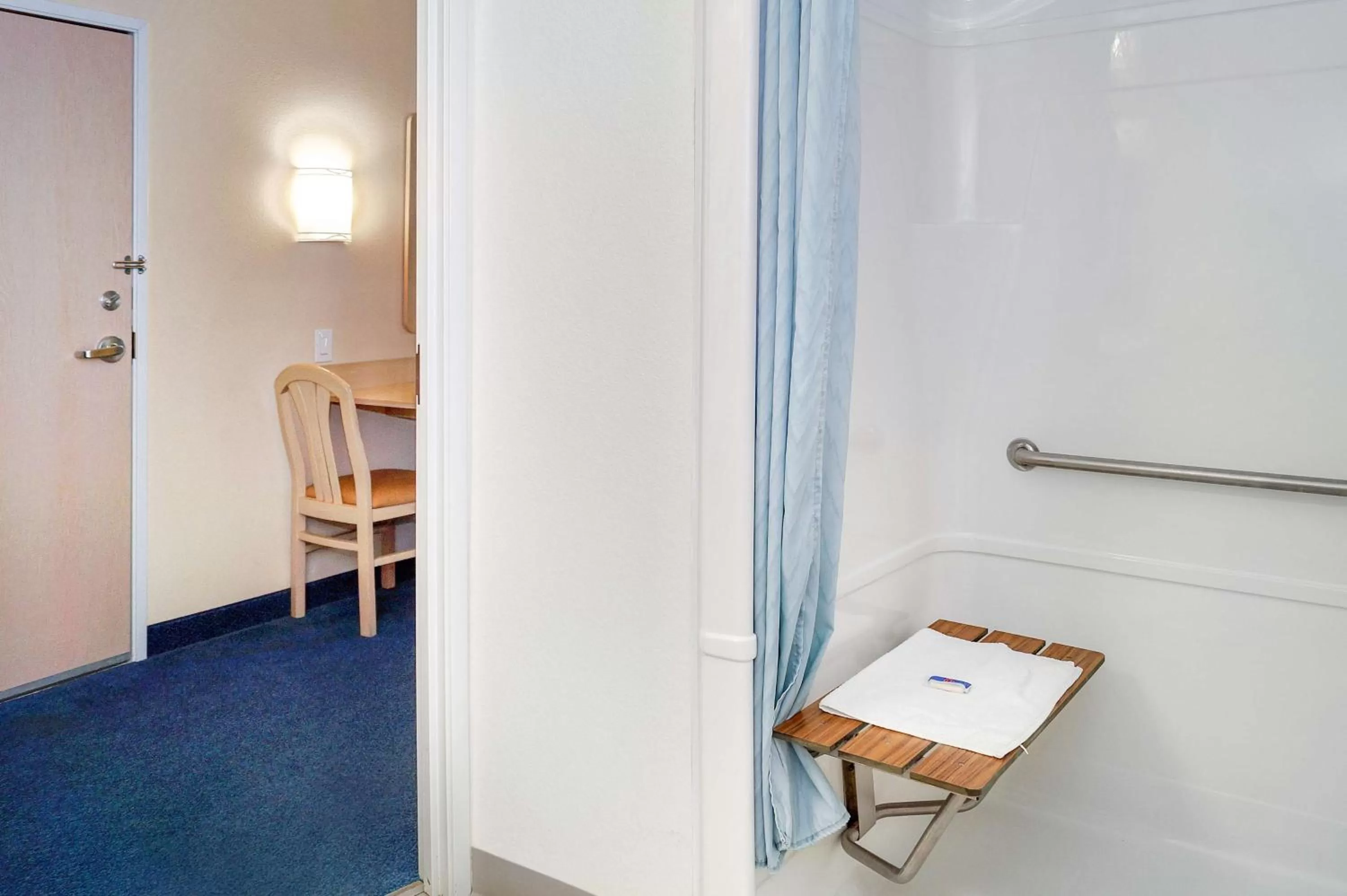 Queen Room - Disability Access - Roll in Shower in Motel 6-Peterborough, ON