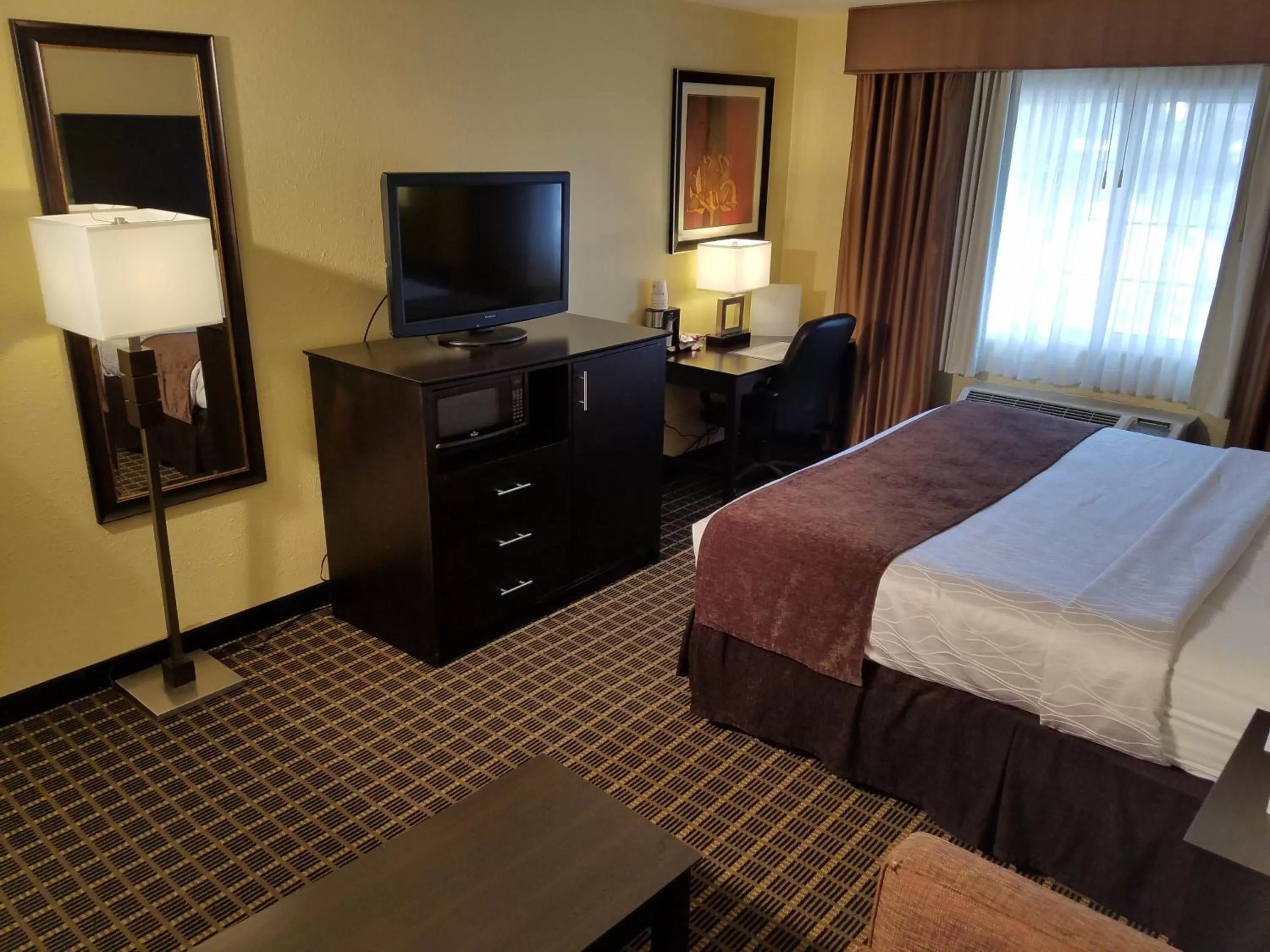King Room - Non-Smoking in Quality Inn & Suites Morgantown - University Area