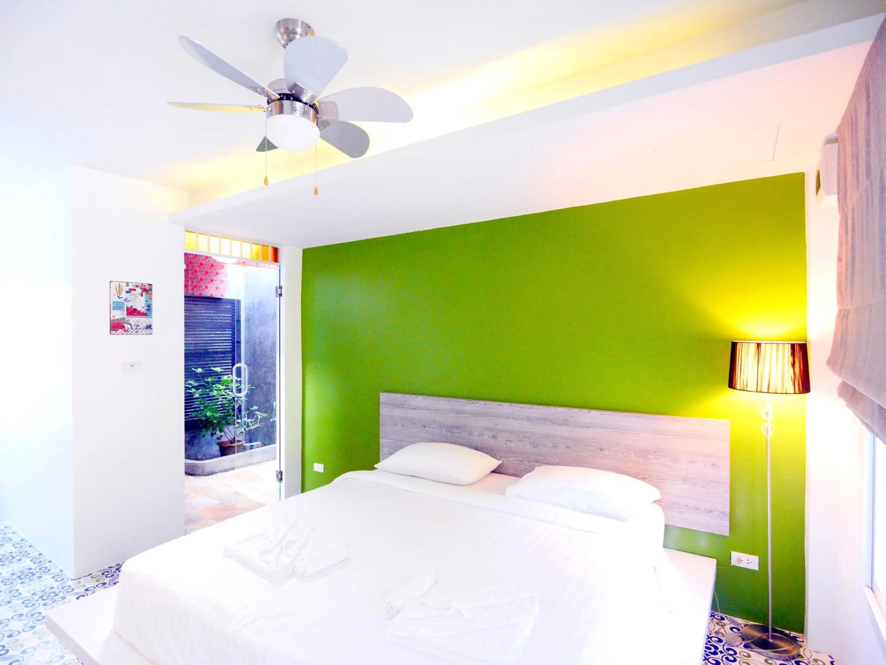 Deluxe Bungalow in Forest Bungalows & Mama's Restaurant