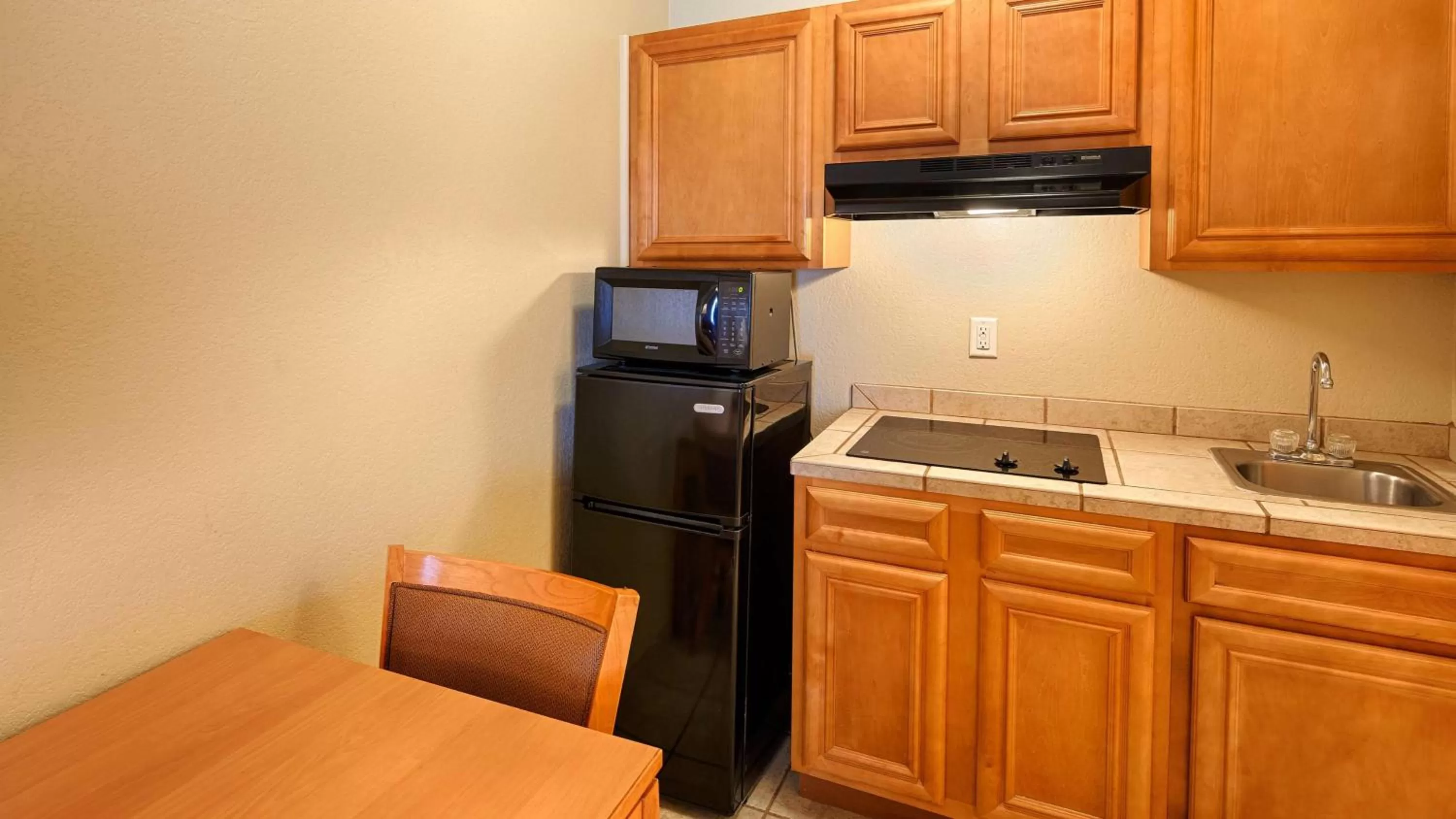 King Room with Kitchenette - Disability Access/Non-Smoking in Best Western Plus Guymon Hotel & Suites