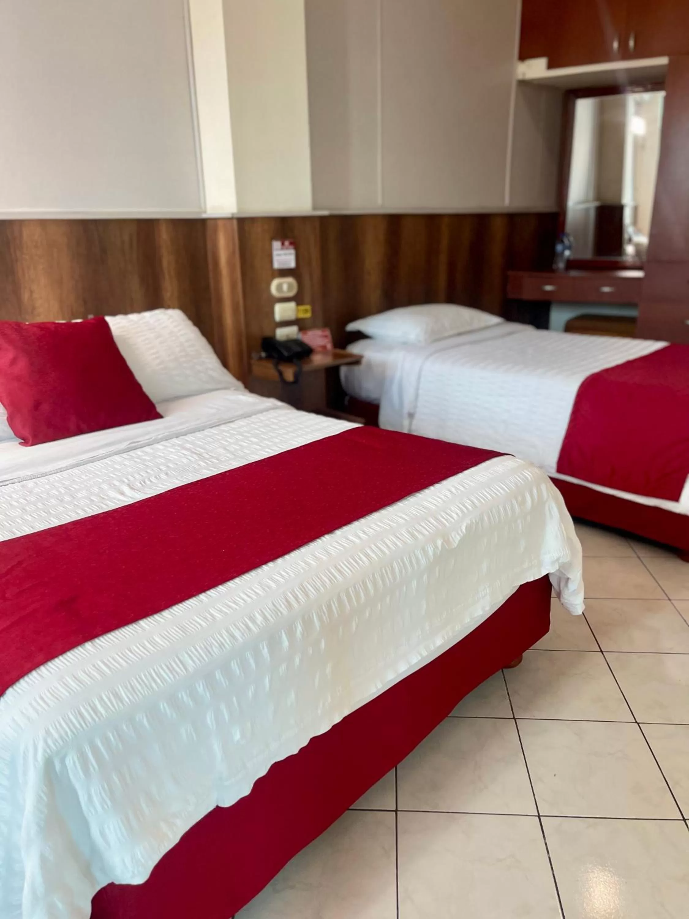 Superior Twin Room - single occupancy in House Center