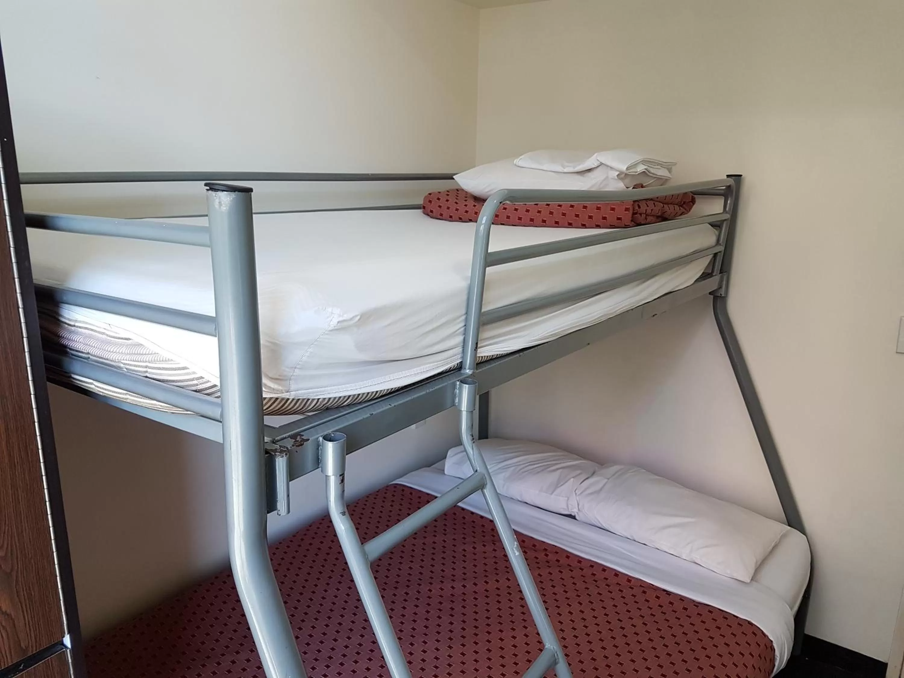 Double Room with Shared Bathroom in 790 on George Backpackers