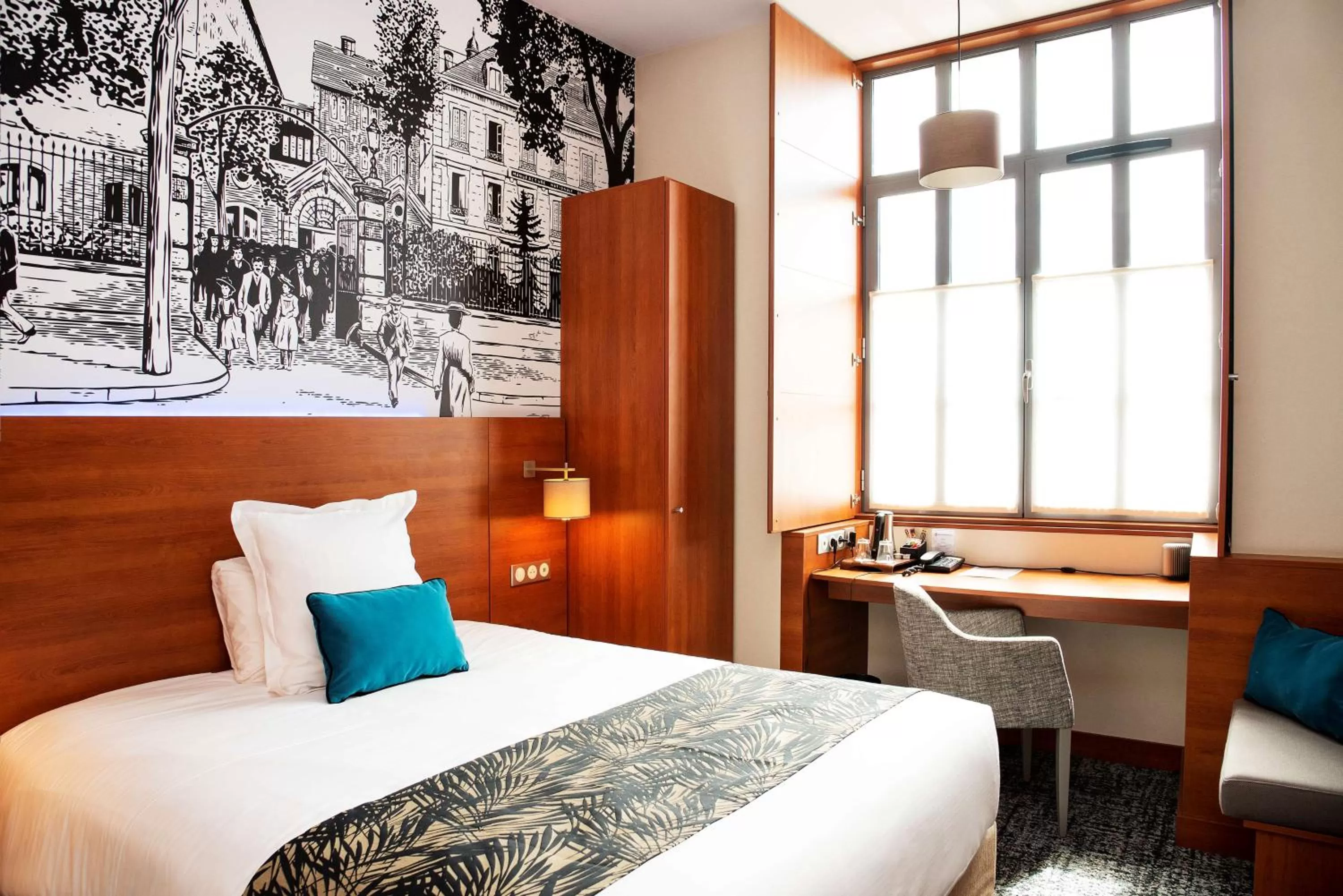 Standard Queen Room in Best Western Plus Hôtel Colbert