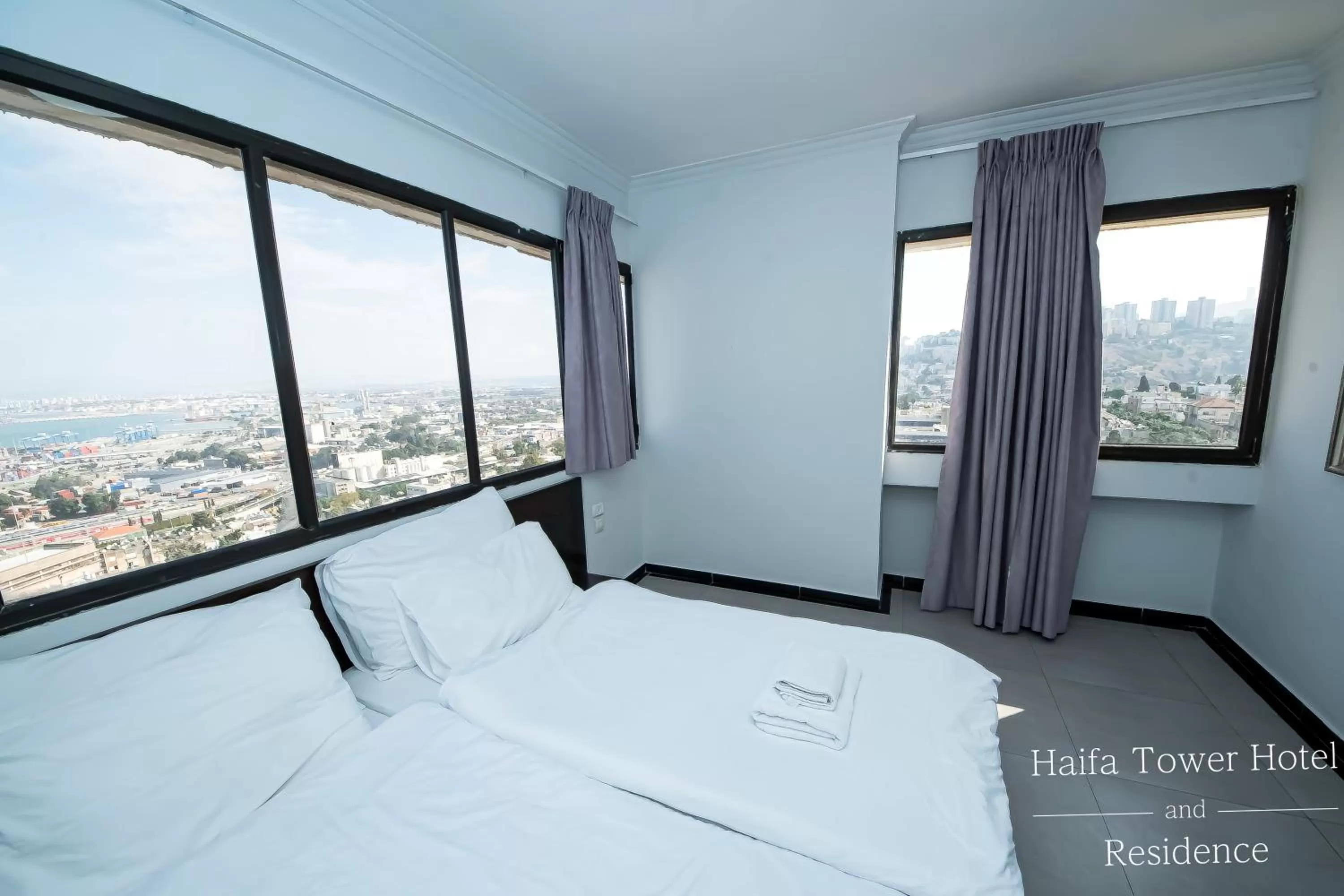 Deluxe Studio in Haifa Tower Hotel - מלון מגדל חיפה