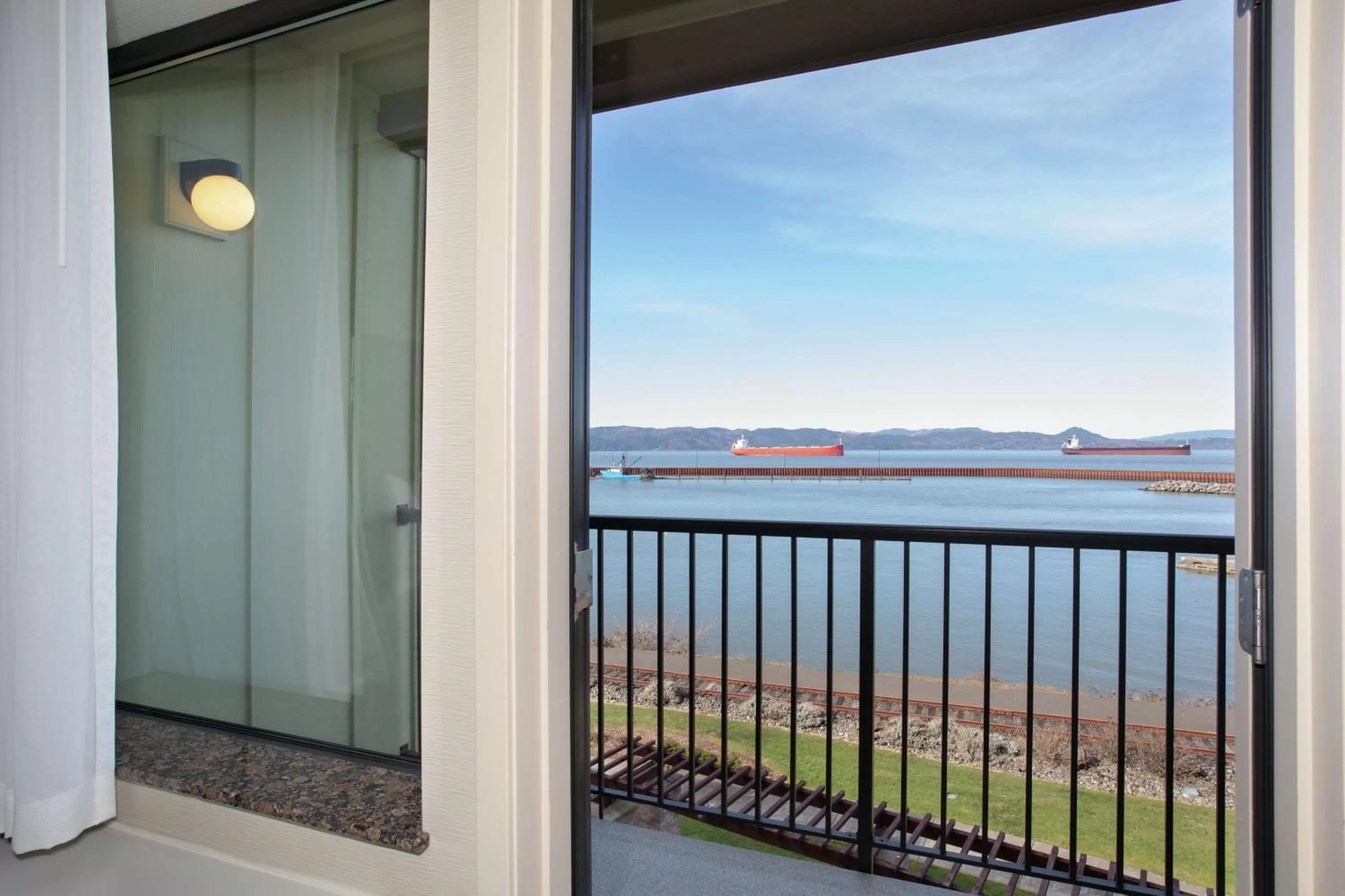 Queen Room with Two Queen Beds - Riverview with Balcony in Hampton Inn & Suites Astoria