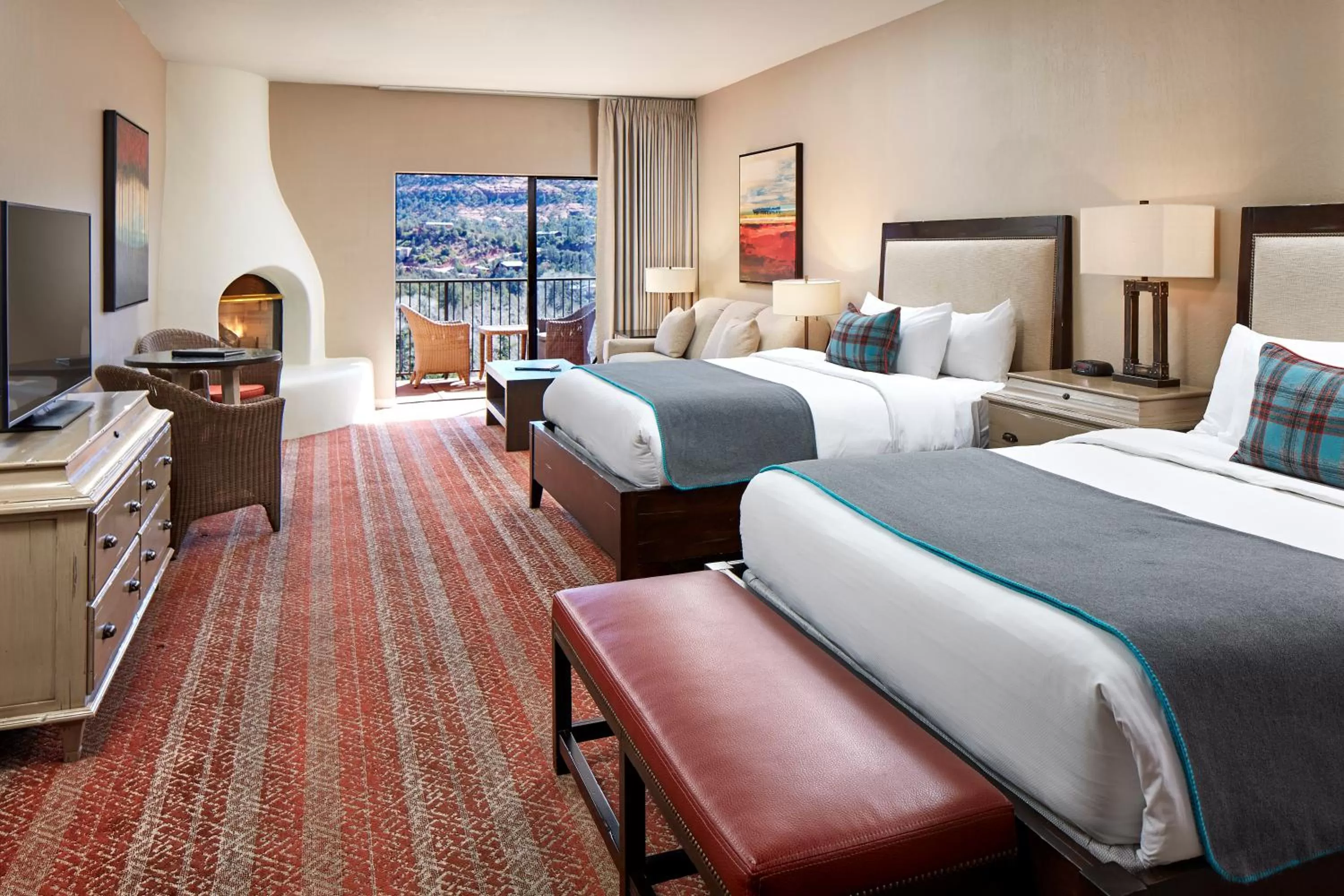 Red Rock Premium Two Queen Jr. Suite - Pet-Friendly in The Cliffs