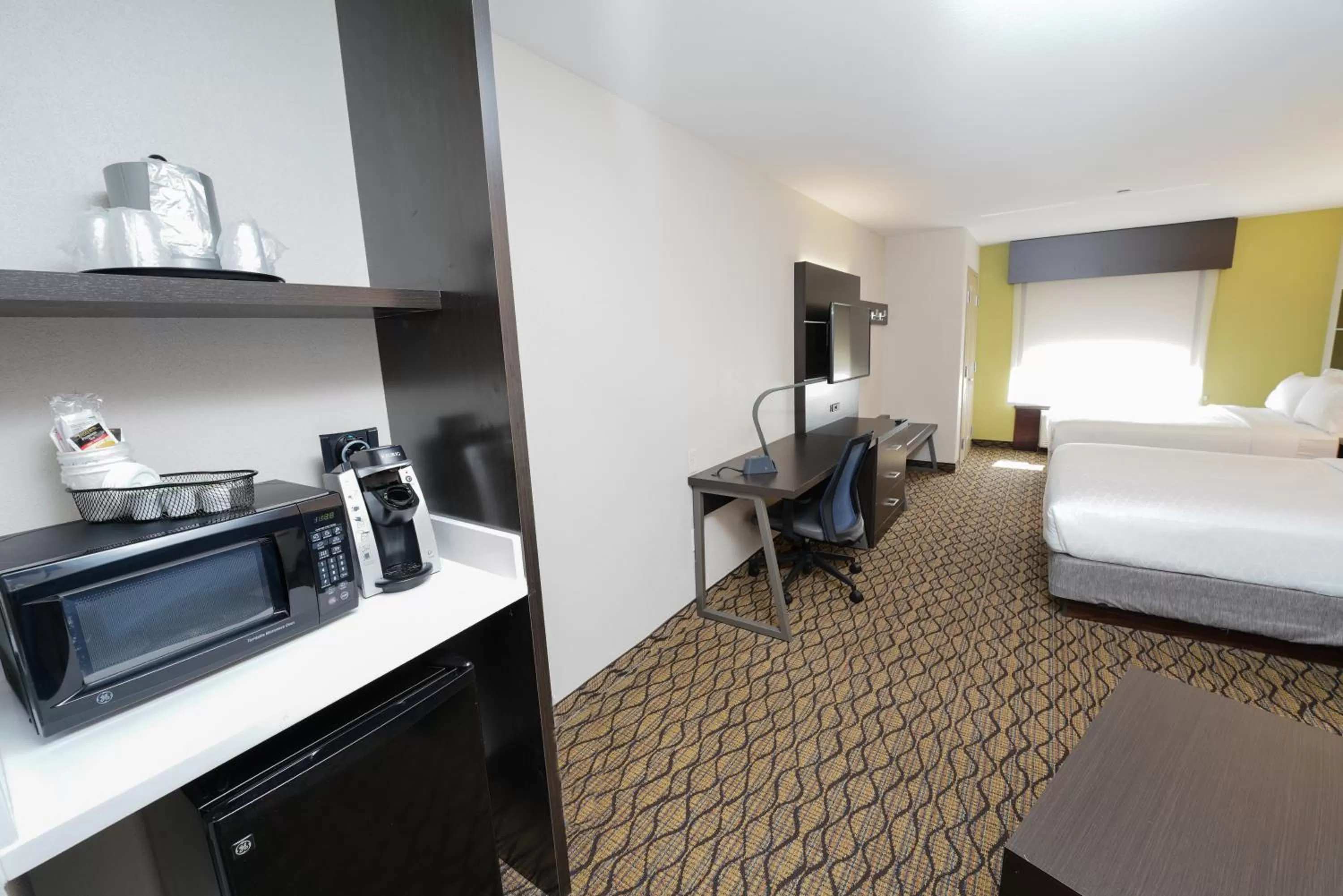 Queen Suite with Two Queen Beds in Holiday Inn Express and Suites Springfield Medical District by IHG