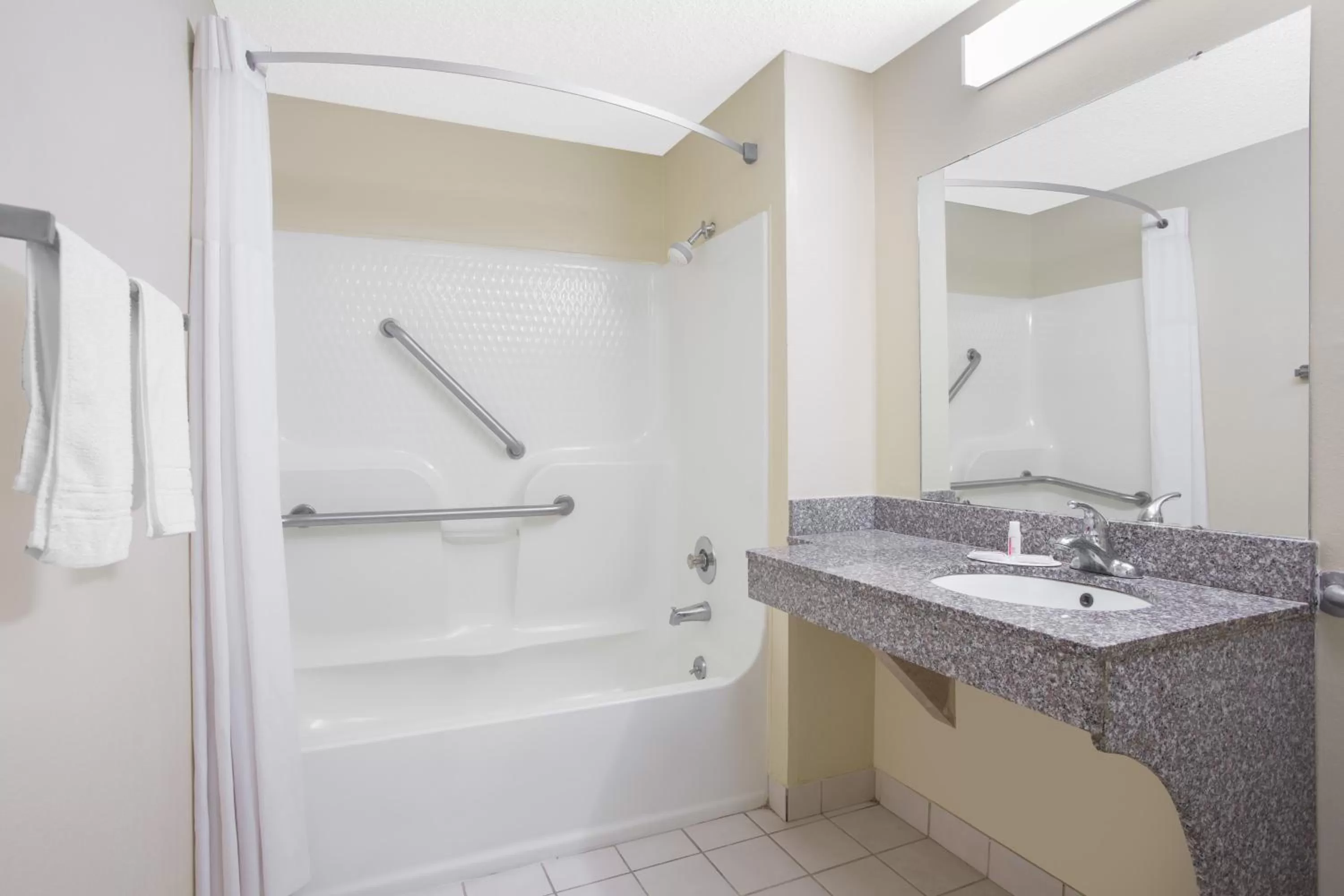 King Room - Disability Access/Non-Smoking in Days Inn by Wyndham Dublin GA