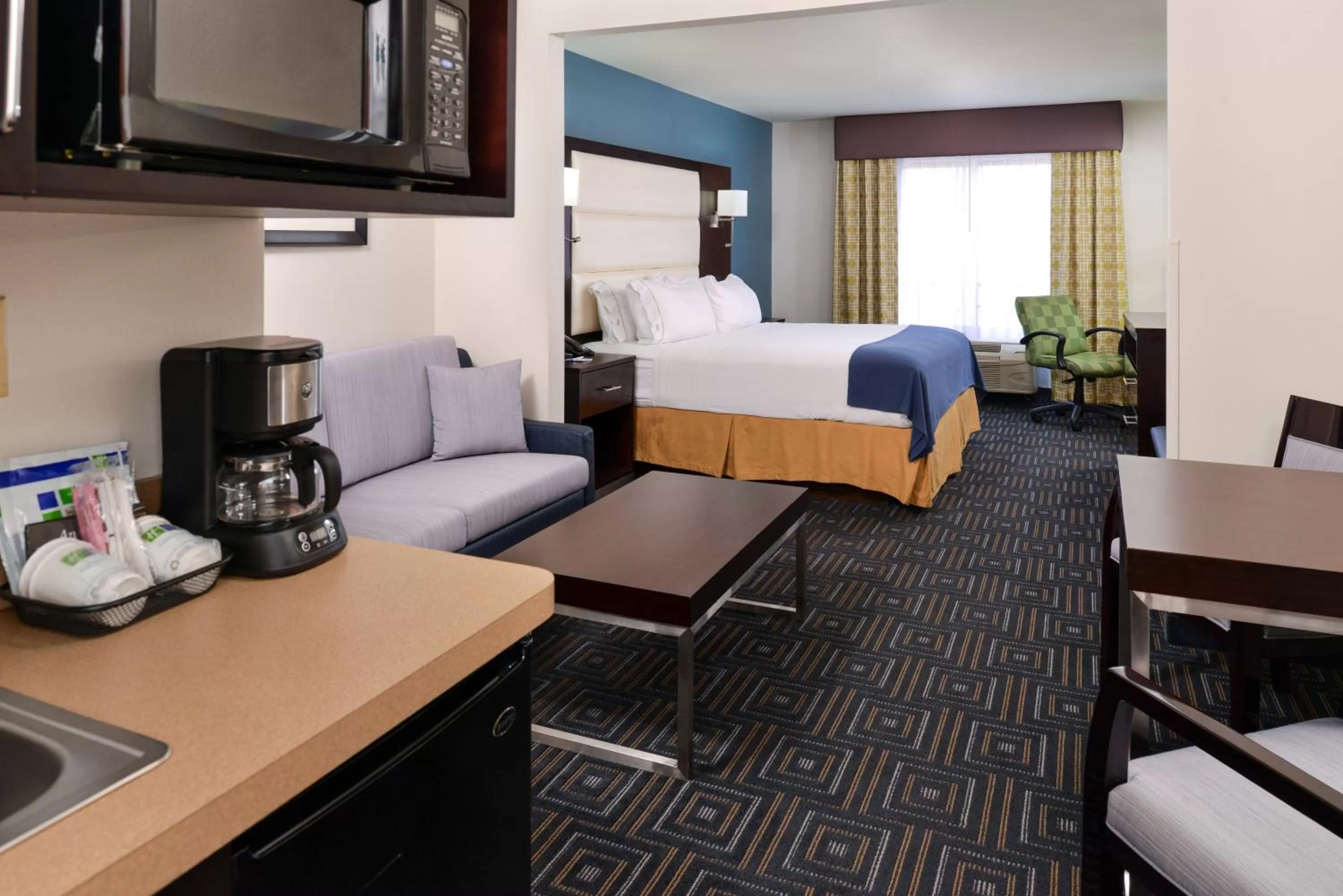 King Suite - Non-Smoking in Baymont by Wyndham Bessemer