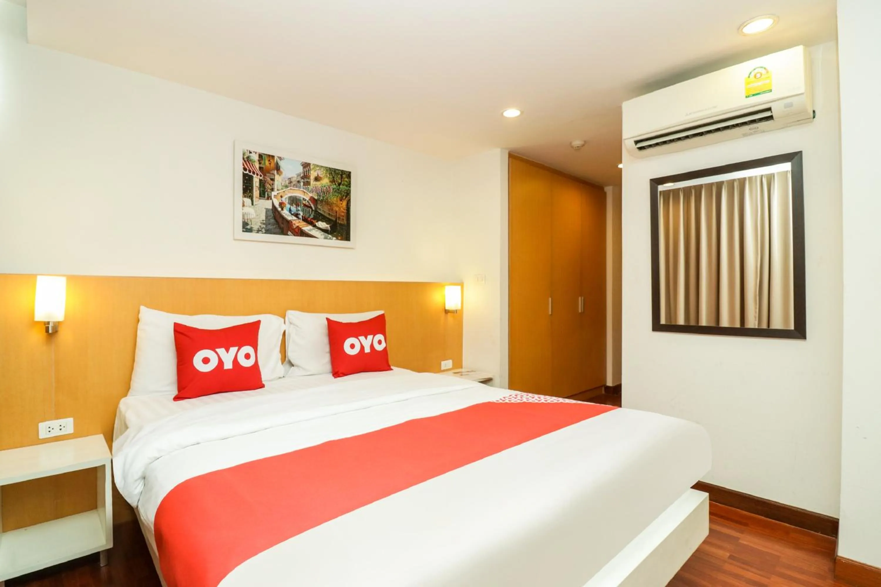 Deluxe King Room in OYO 225 Premier Place Bangkok