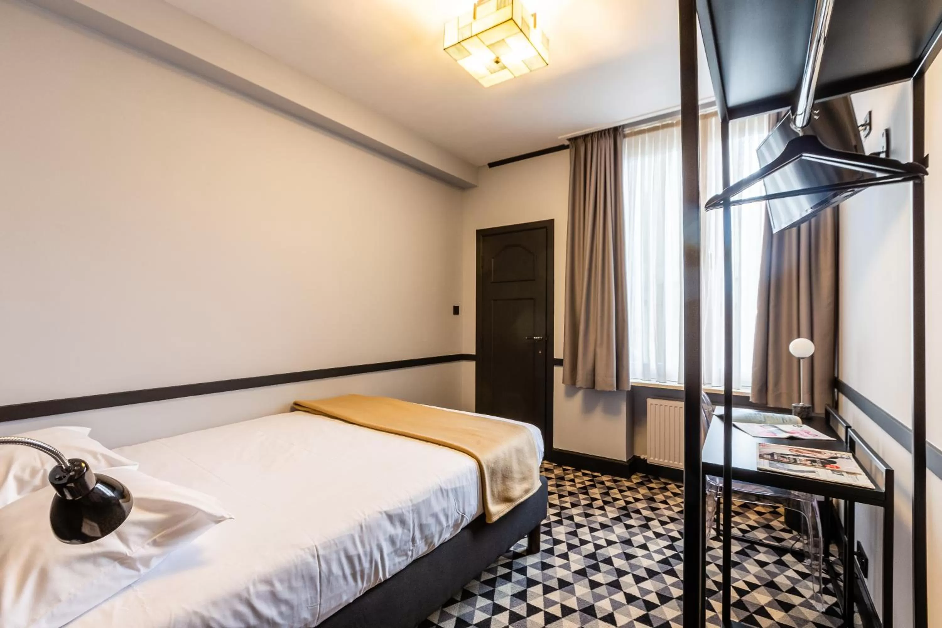 Classic Single Room in Hotel des Colonies Brussels by Mercure