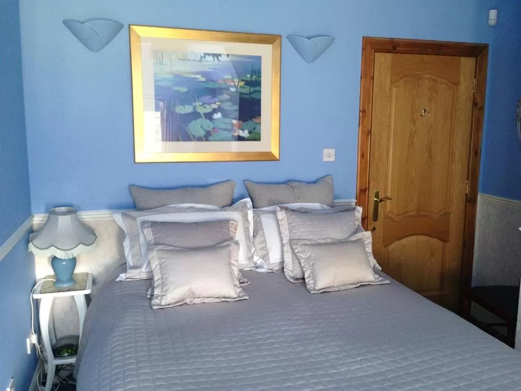 Standard Triple Room in Carmichael