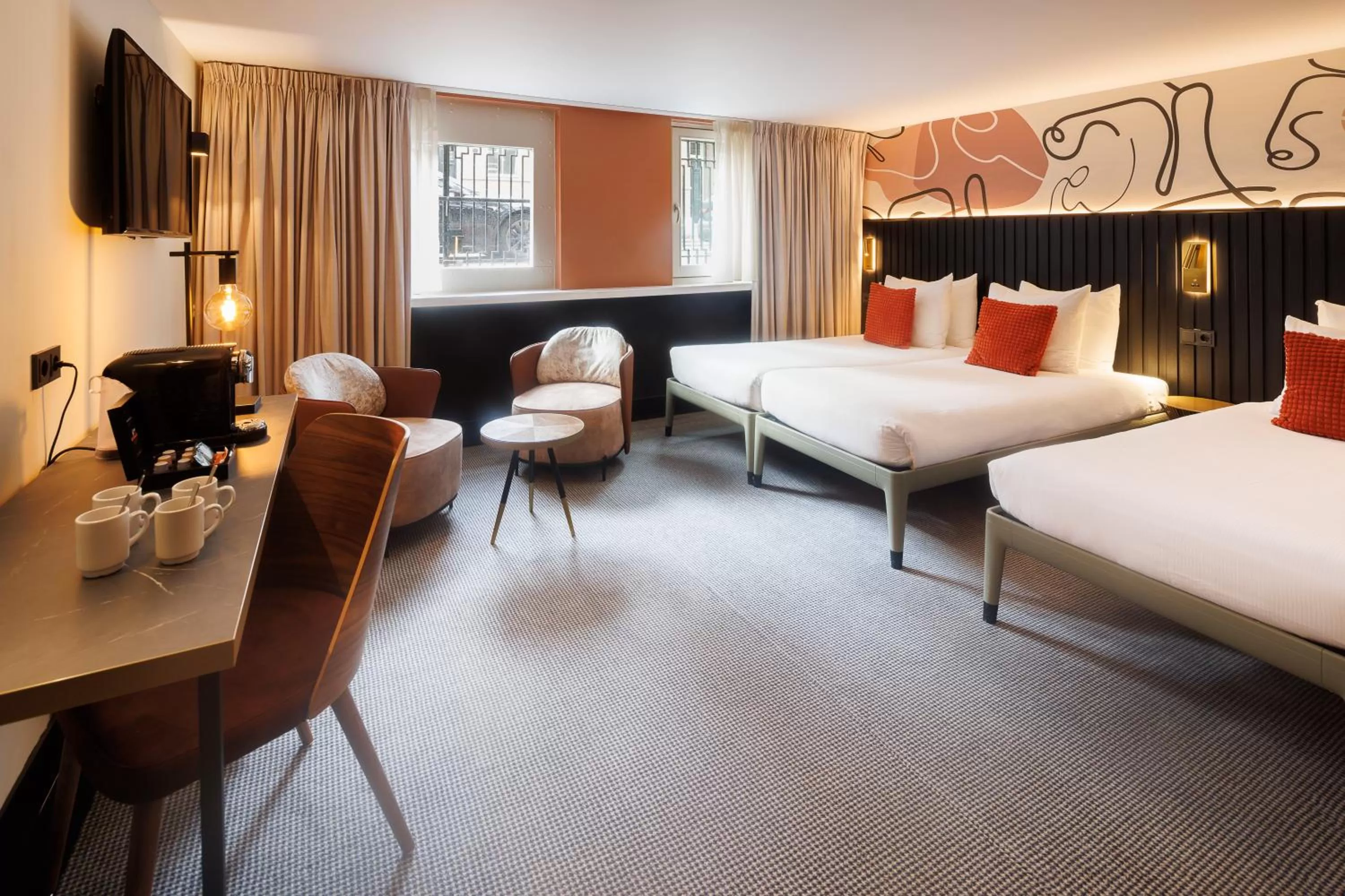 Souterrain Quadruple Room (Below Street Level with Limited View) in Huygens Place Amsterdam