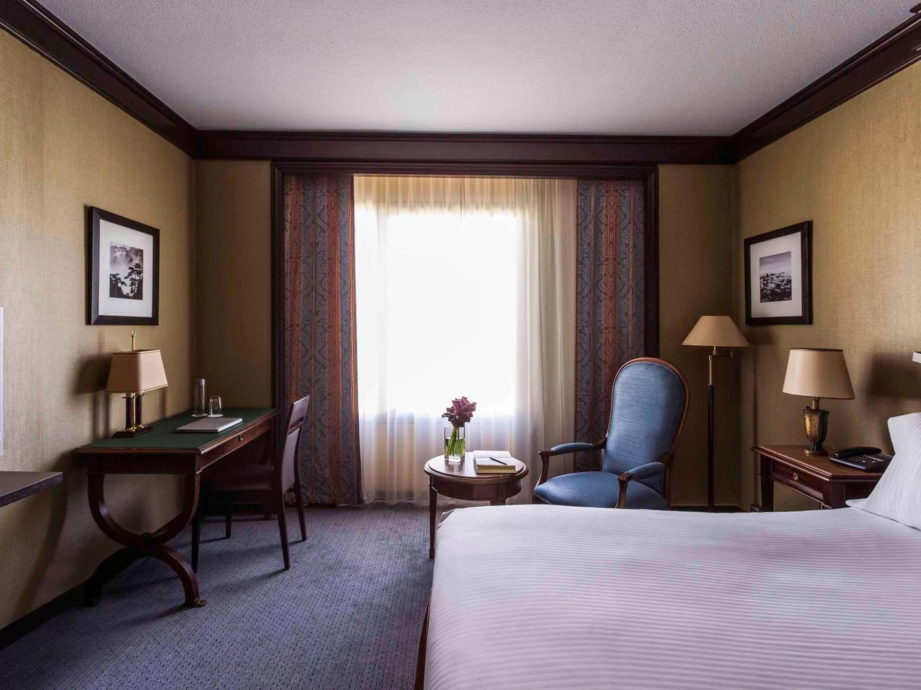 JUNIOR Suite, One DoubleSize Bed in Pullman Madrid Airport & Feria