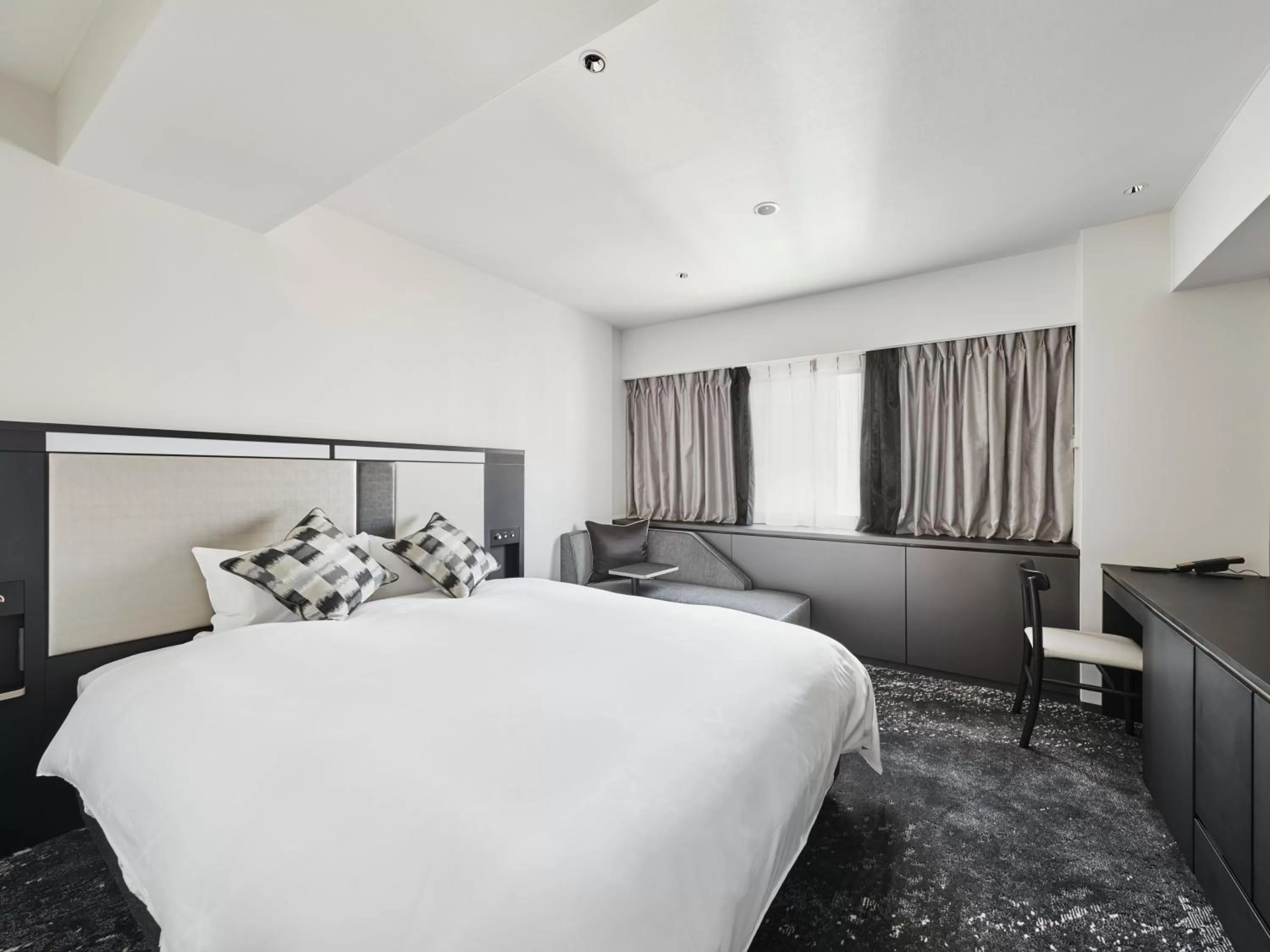 Standard Floor Superior Double Room - Non-Smoking in Cross Hotel Osaka