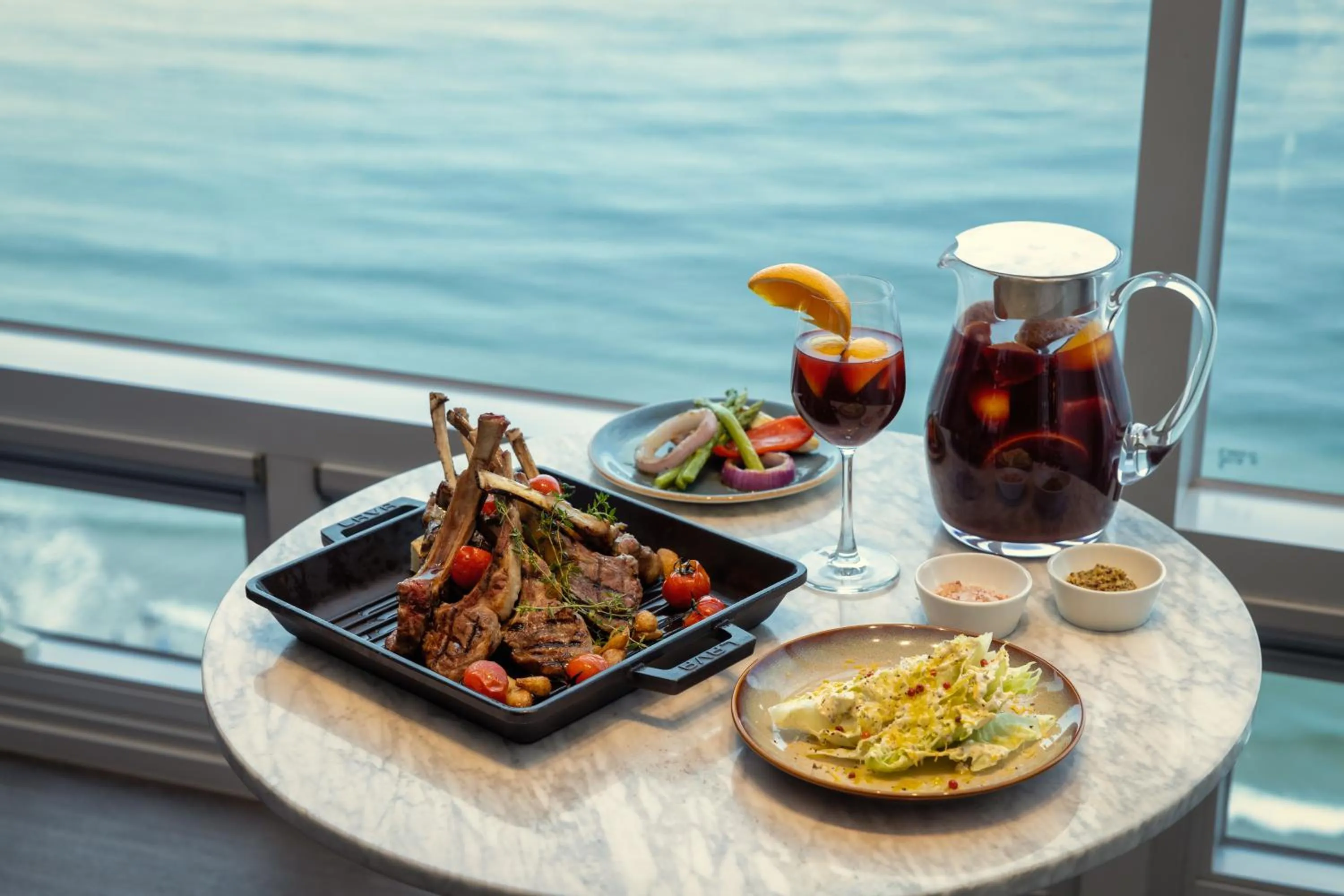 [Dinner Buffet 2 People] - Deluxe Family Twin Room with Partial Side Ocean View  in Kent Hotel Gwangalli by Kensington