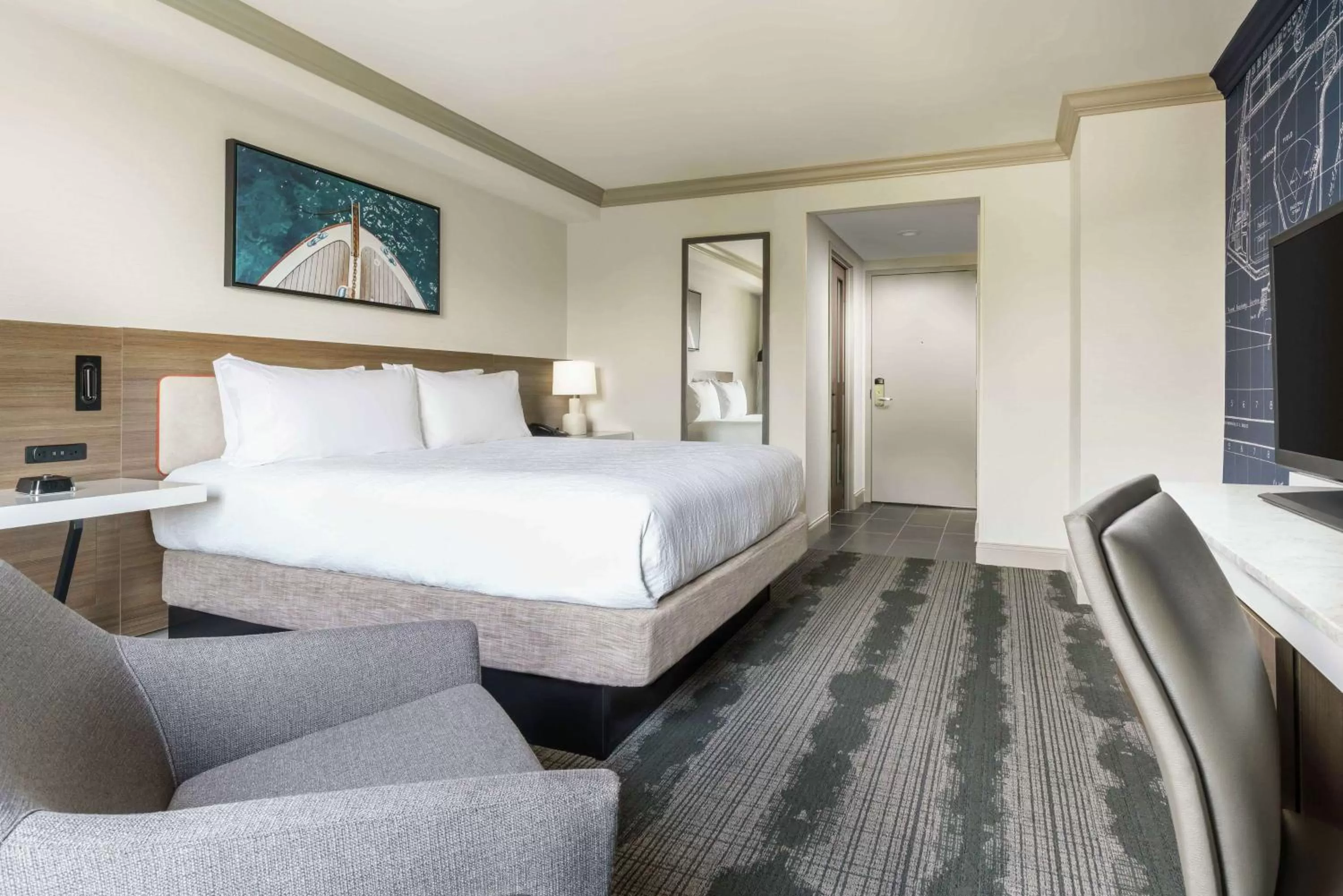 King Room with Accessible Tub - Mobility Access in Hilton Garden Inn Annapolis Downtown