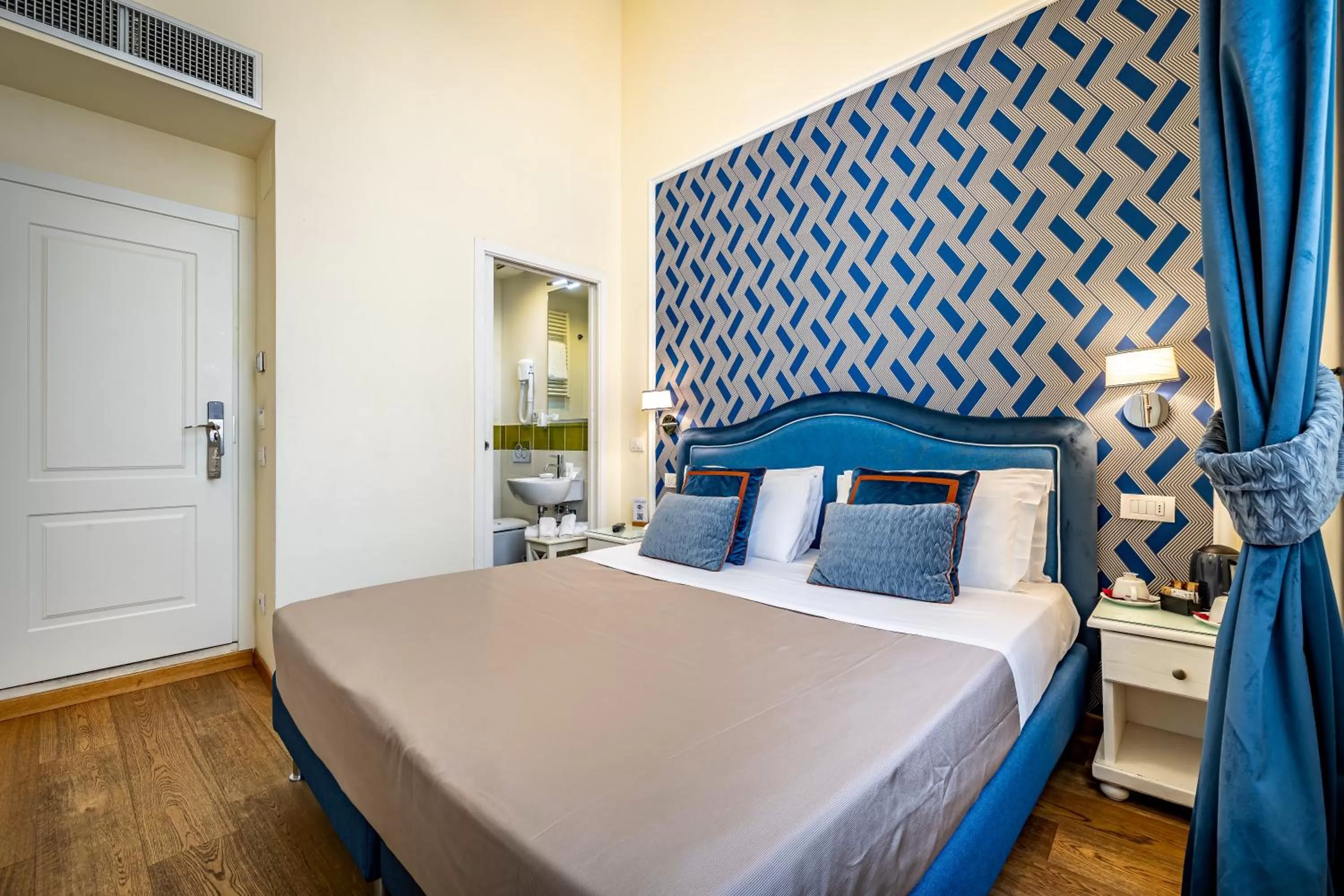 Small Double Room in Hotel La Scaletta al Ponte Vecchio