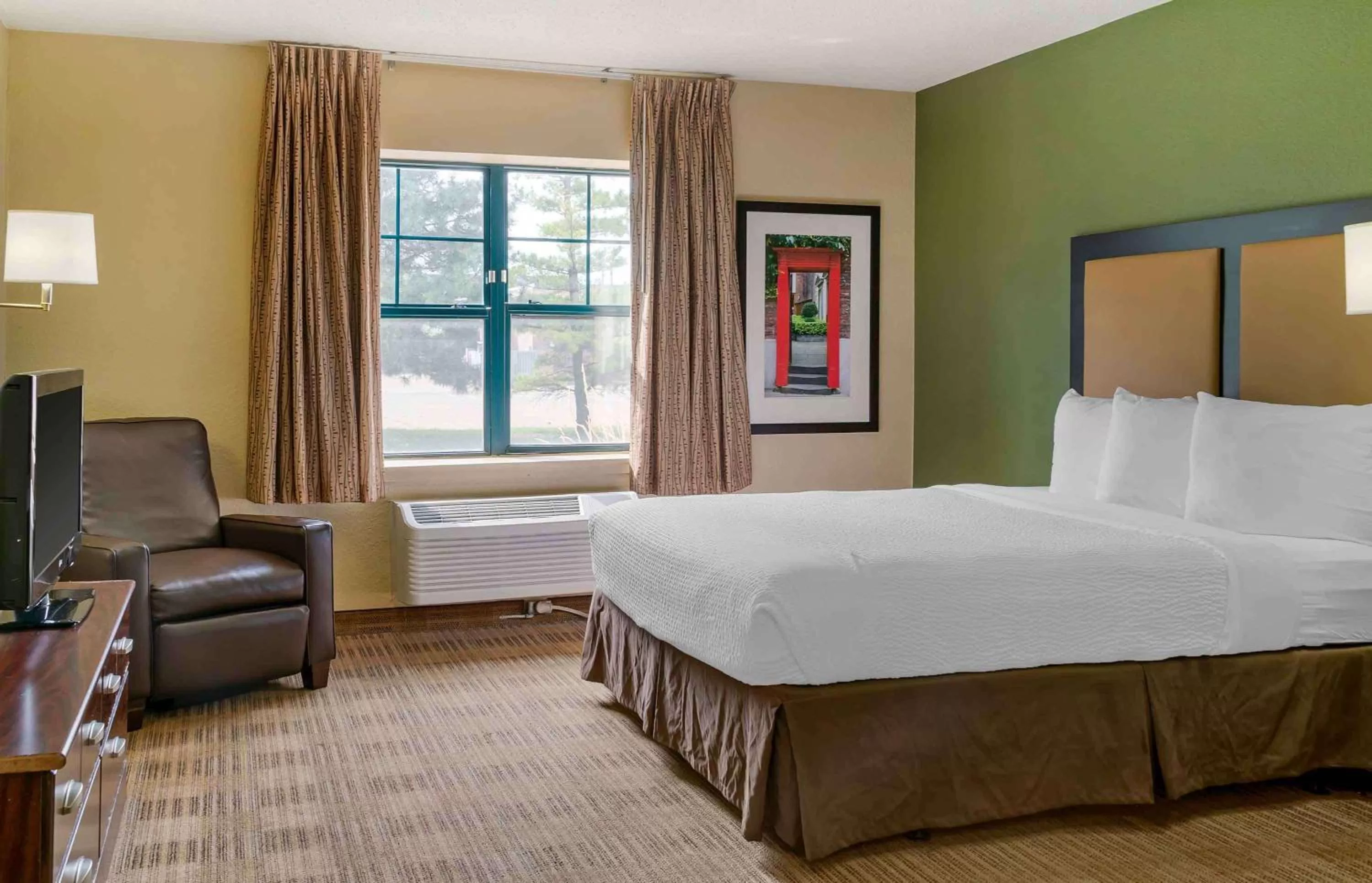 Queen studio with 1 Queen Bed - Disability Access/Non-Smoking in Extended Stay America Select Suites - Chicago - Naperville - West
