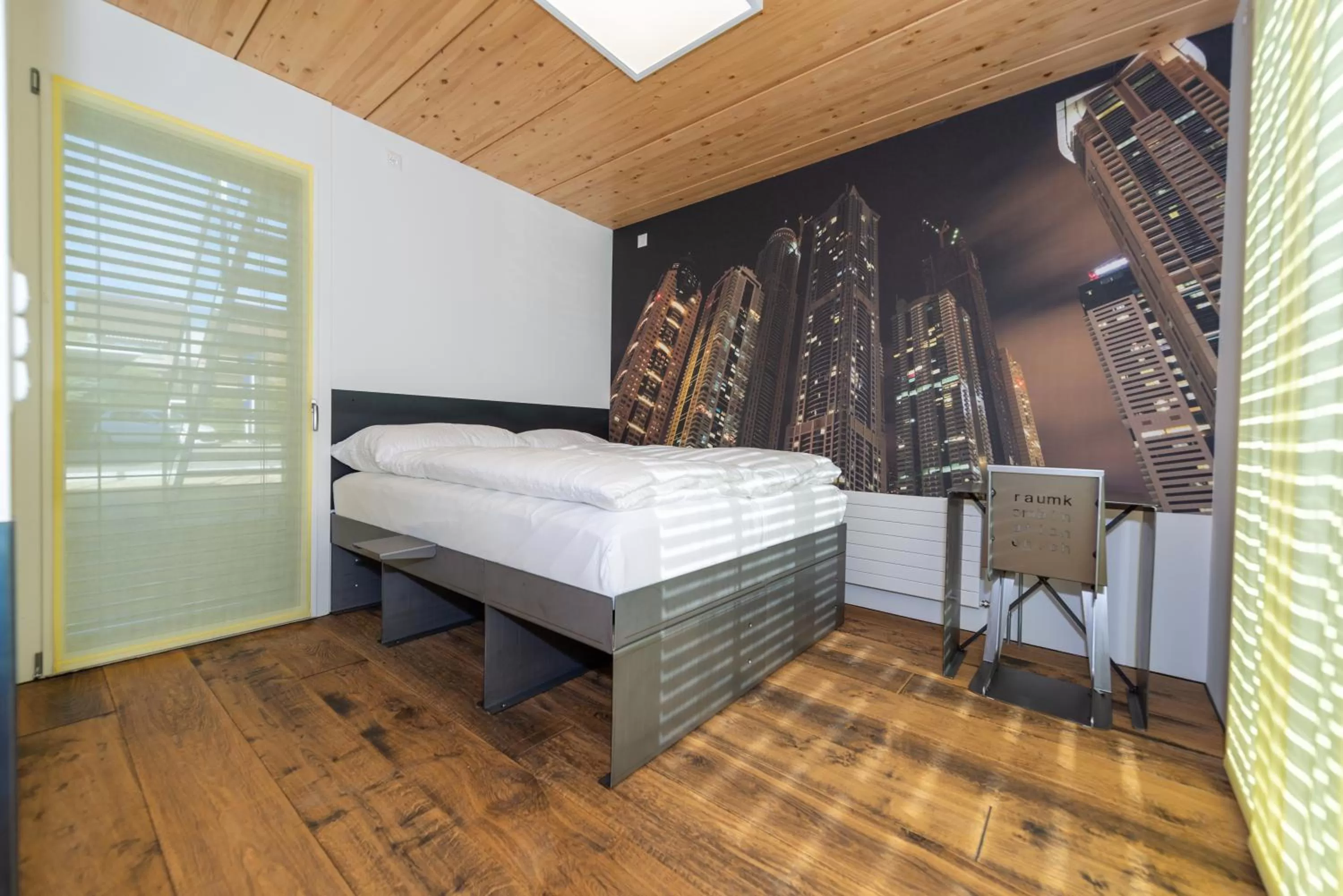 Double Room - single occupancy - Disability Access in Boutique Hotel BS16 before Bern City Parking gratis