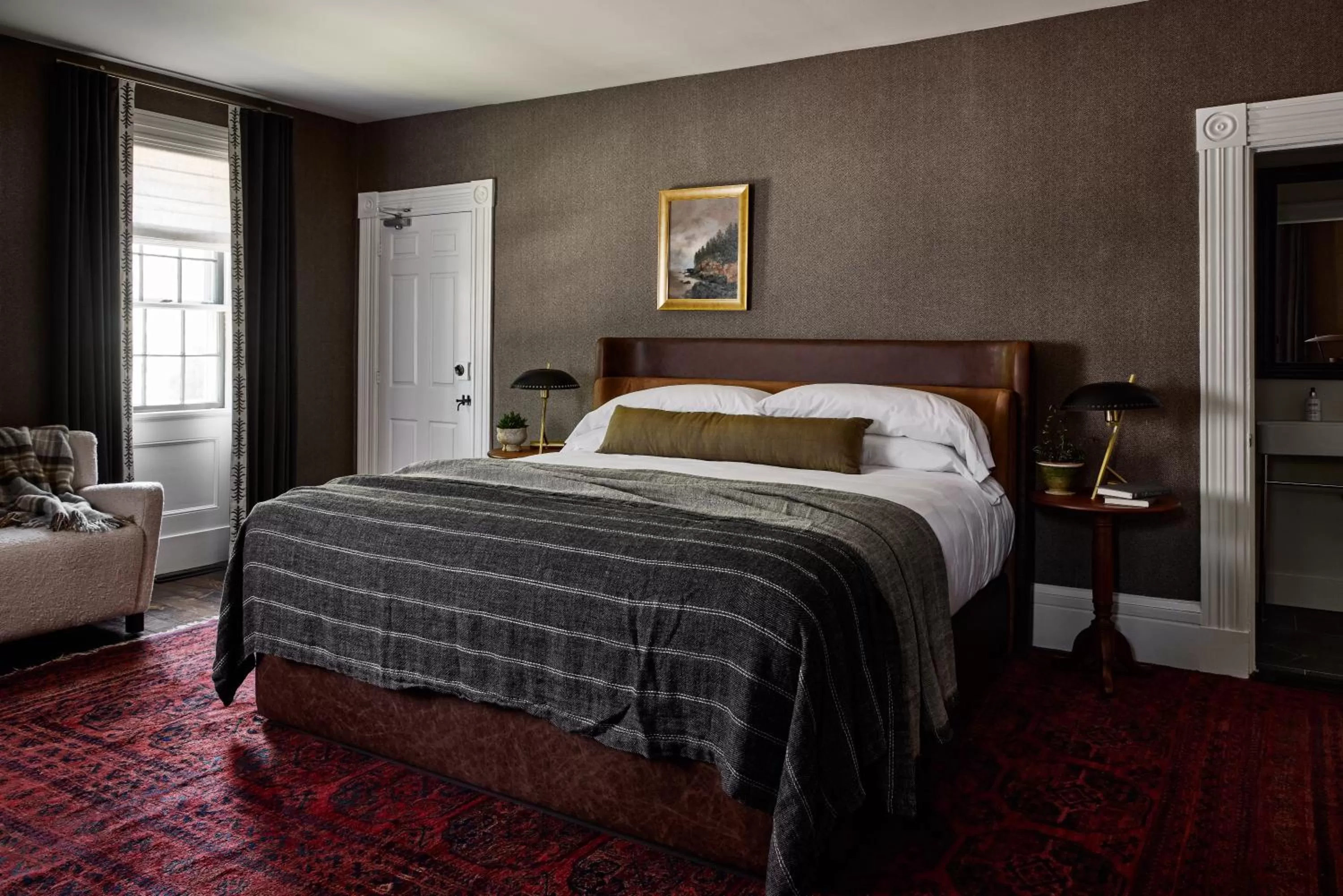 Patterson Deluxe King with Fireplace in Kennebunkport Captains Collection