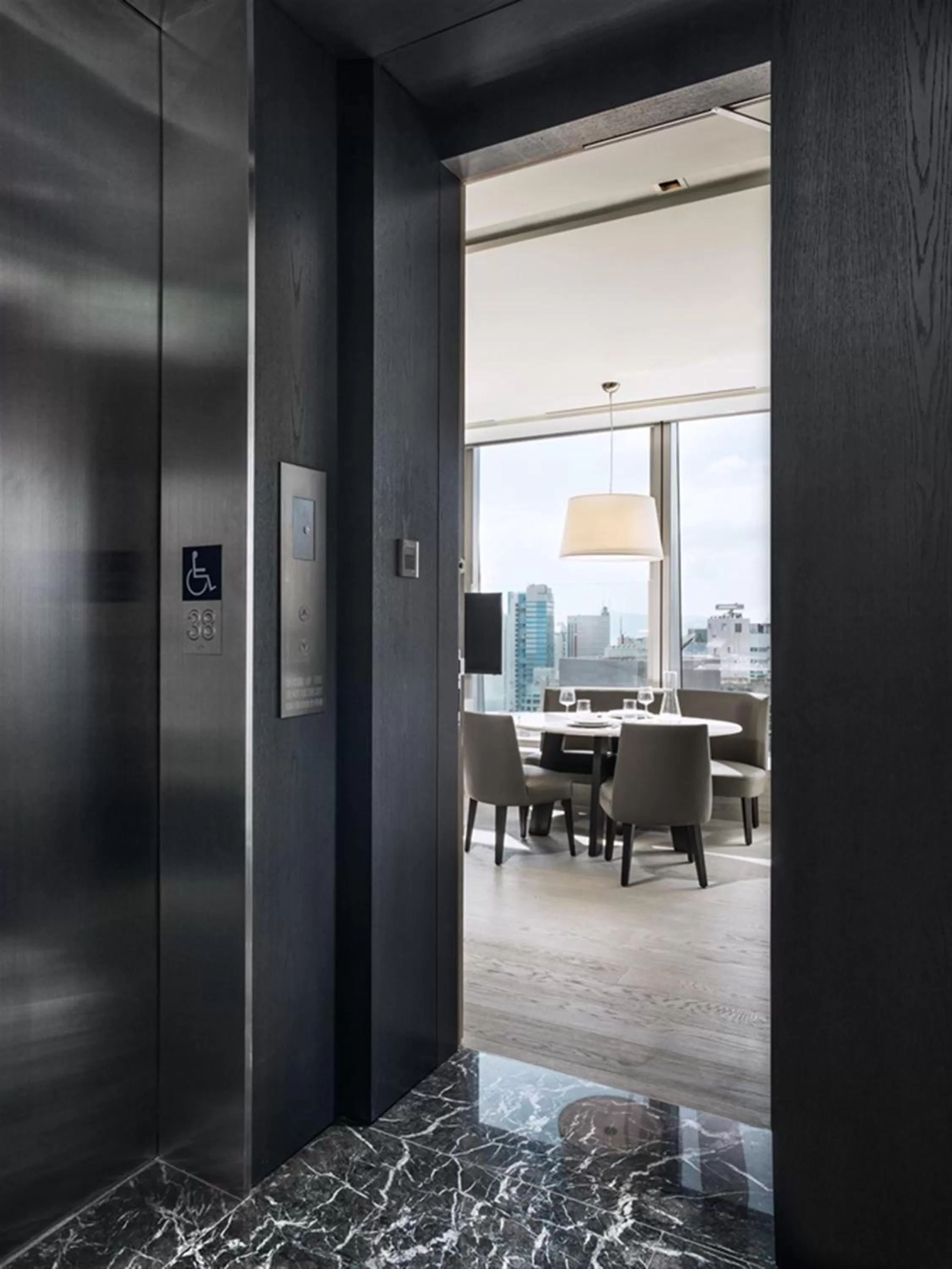  Harbor & City View Suite in One96