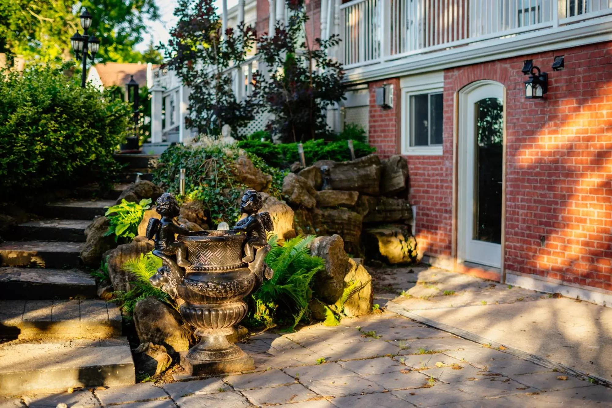 Deluxe King Suite in Niagara Grandview Boutique Hotel