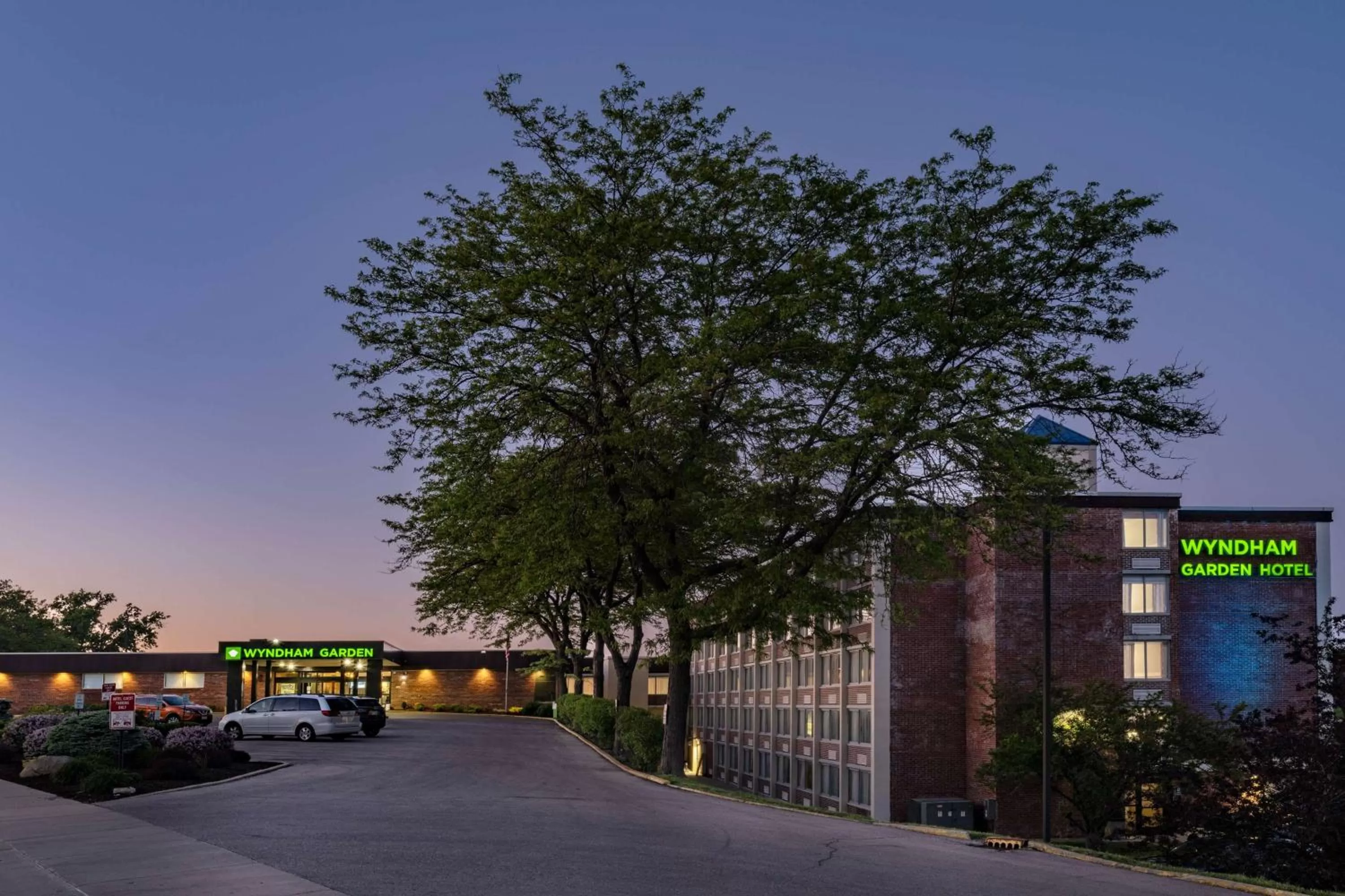 Property building in Wyndham Garden Kenosha Harborside