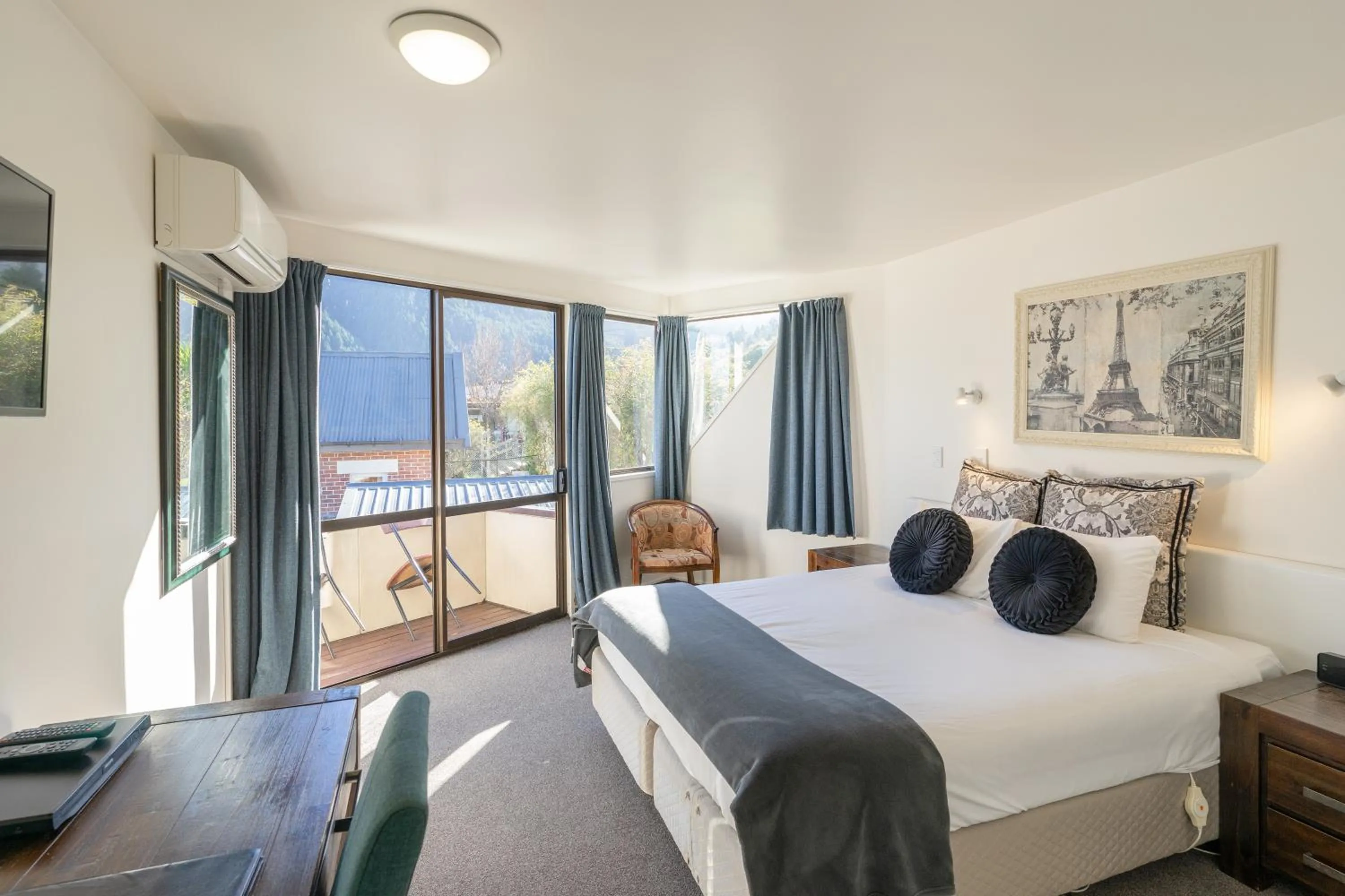 King/Twin Studio with ensuite in Melbourne Lodge Queenstown