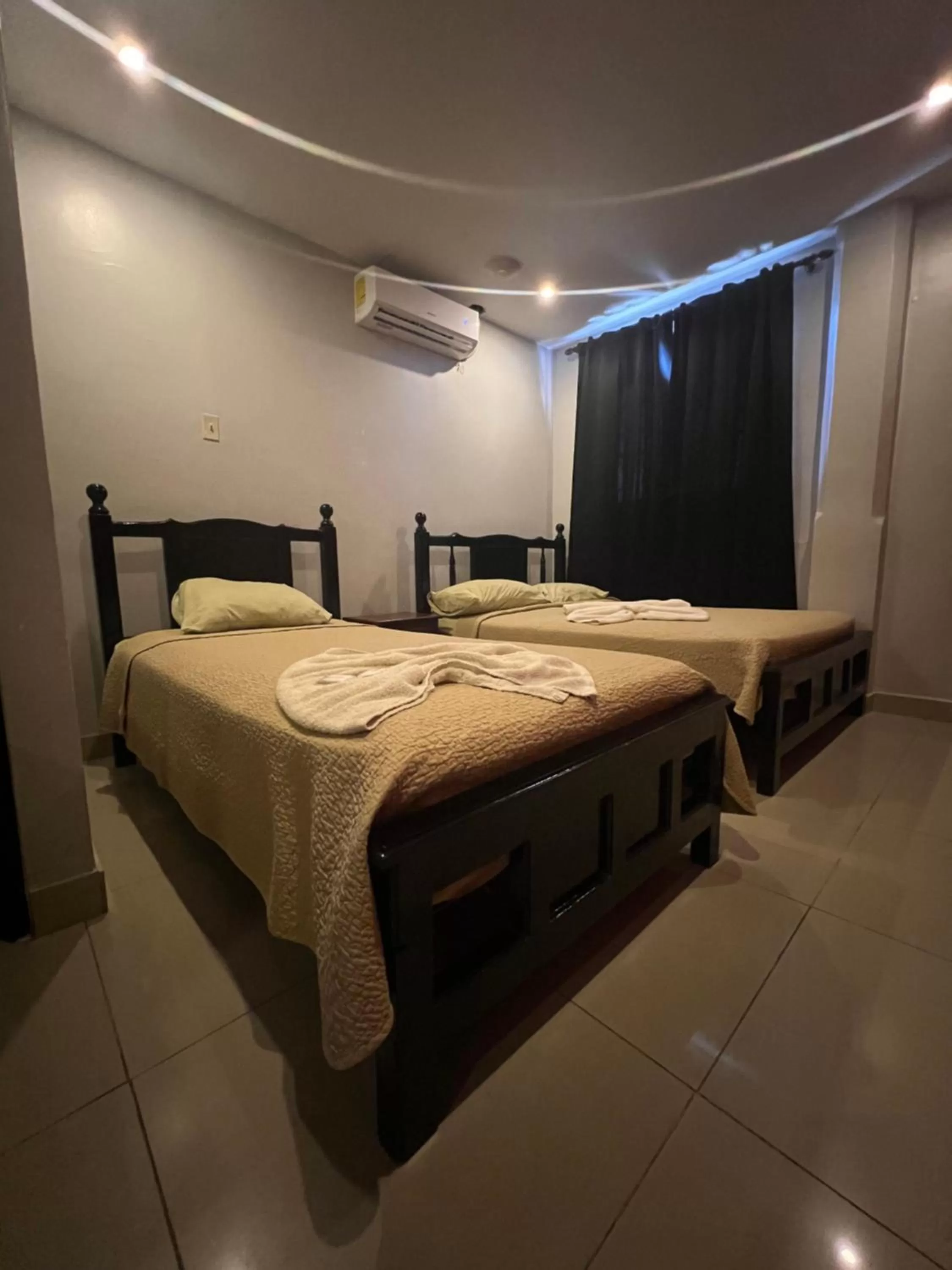 Twin Room in La Cubana Hotel & Suites