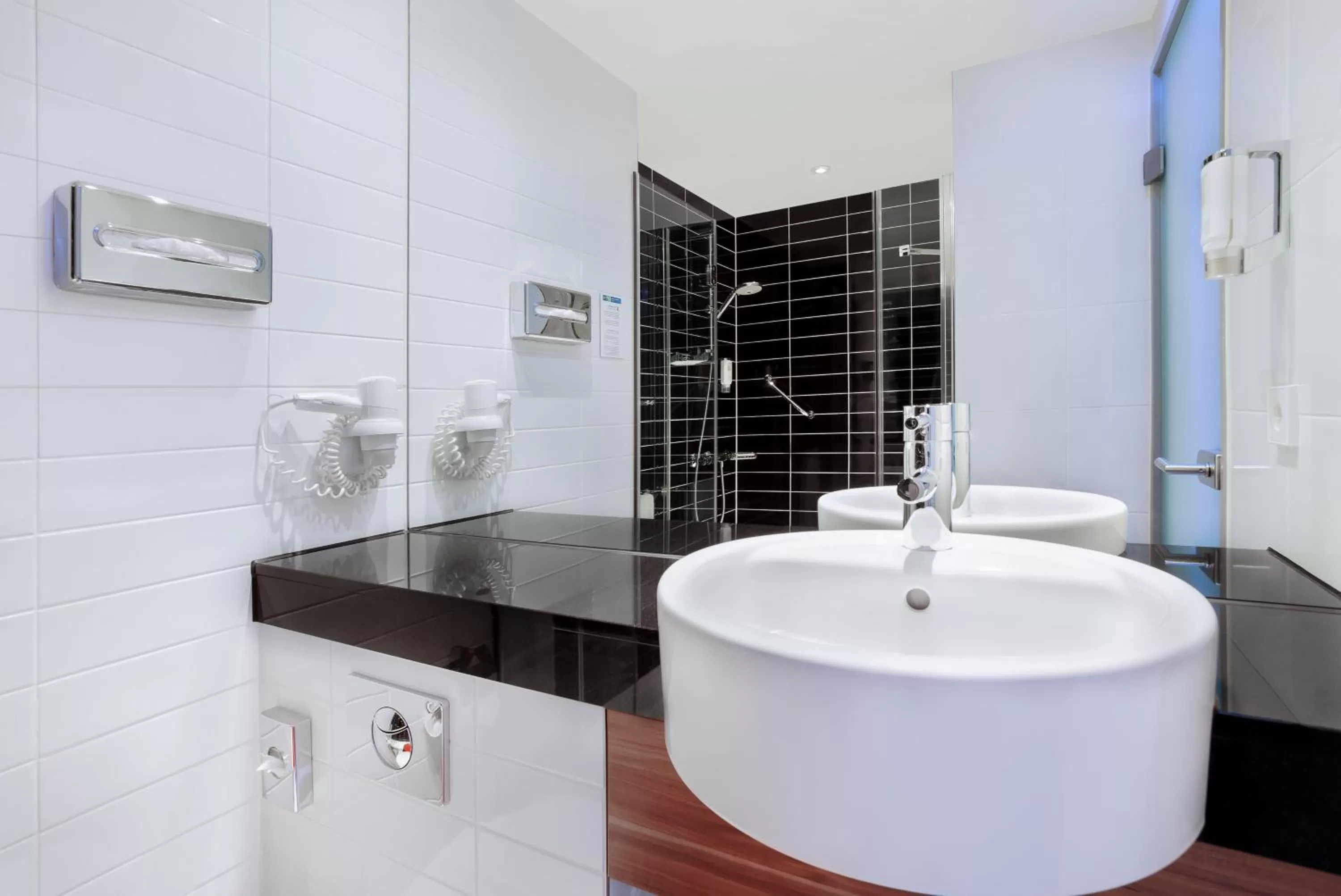 Standard Queen Room with Sofa Bed in Holiday Inn Express Augsburg by IHG