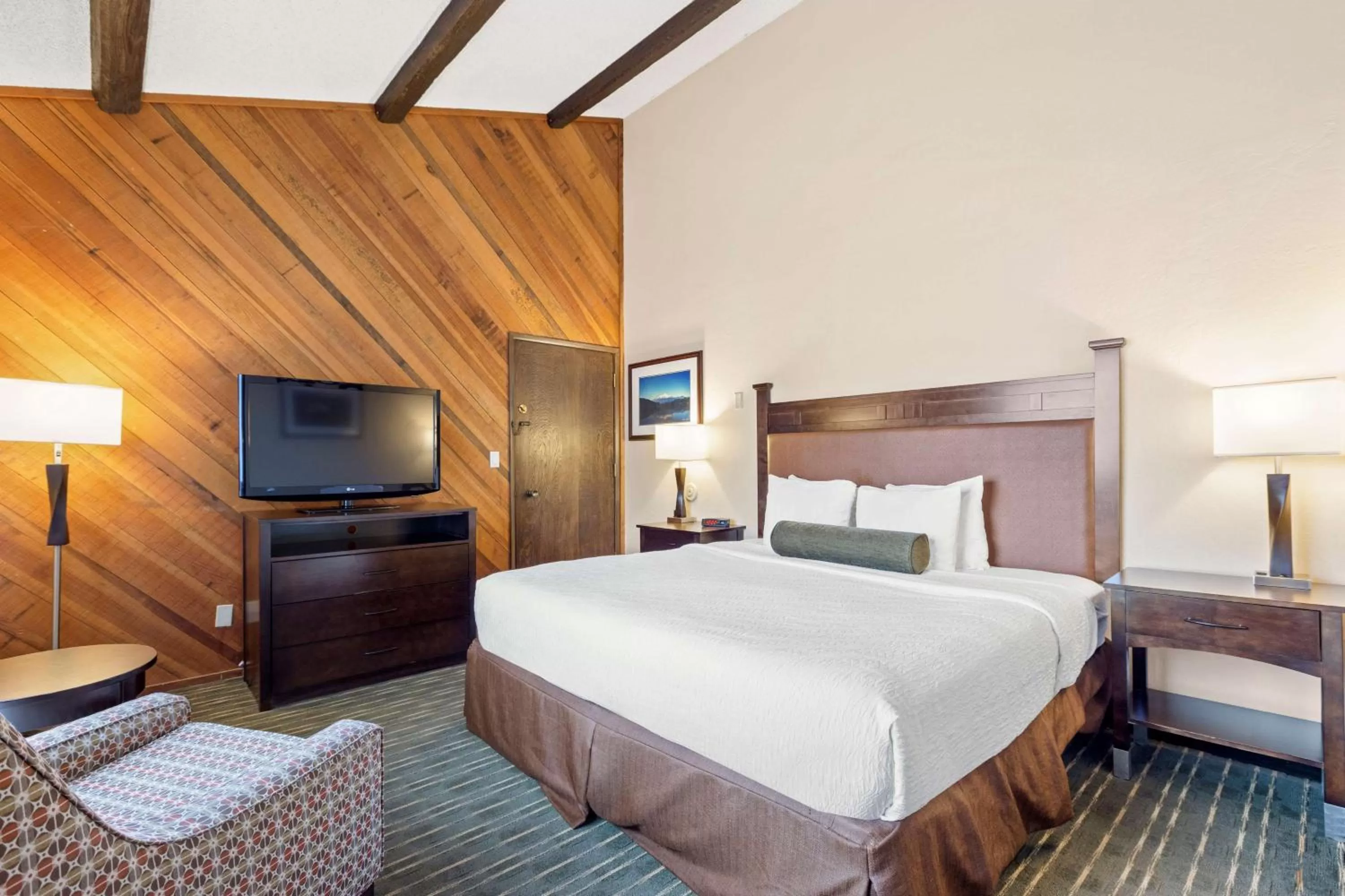 King Room with Mountain View - Non-Smoking in Best Western Plus Tree House