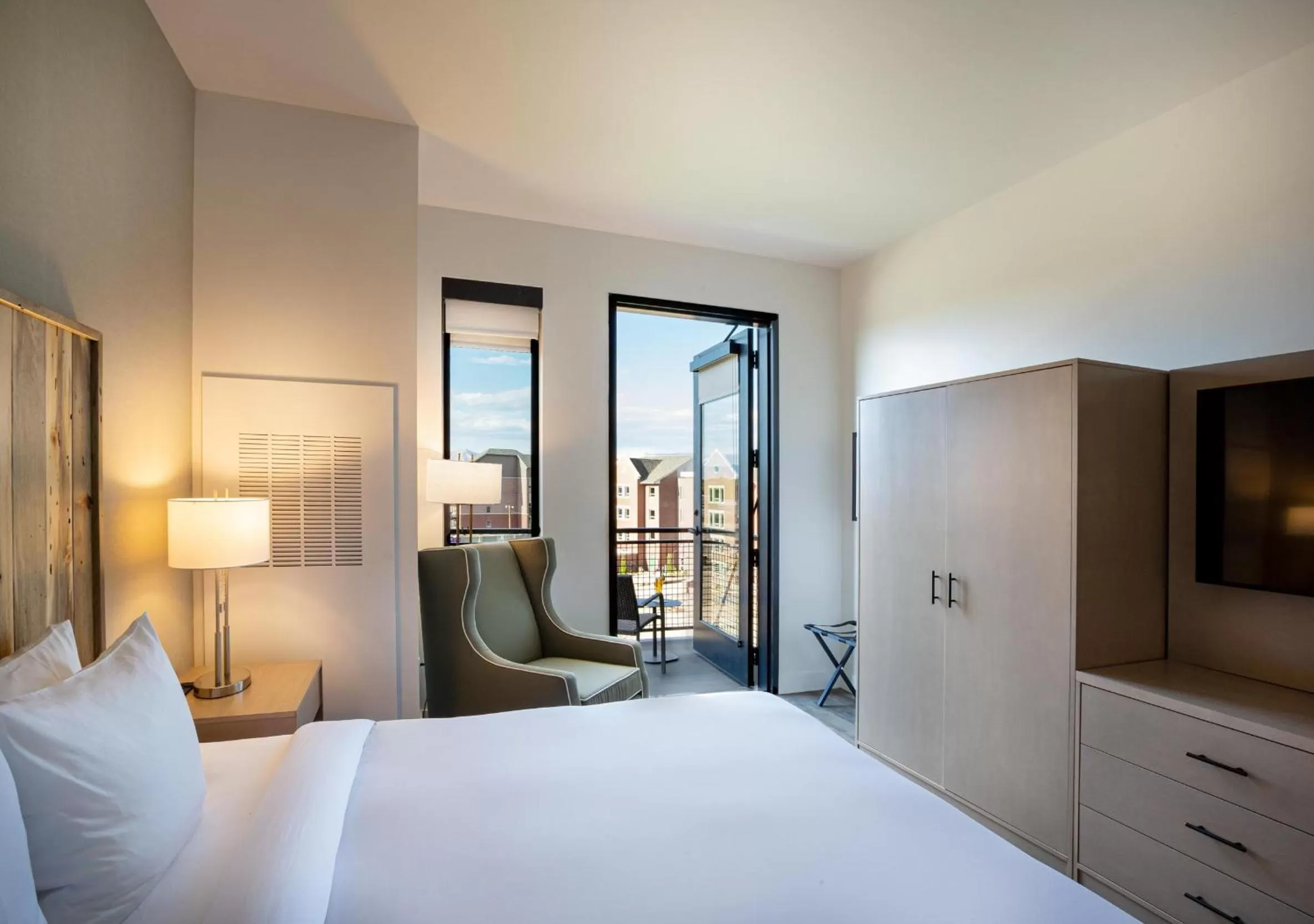 King Room with Balcony in Hotel Maverick