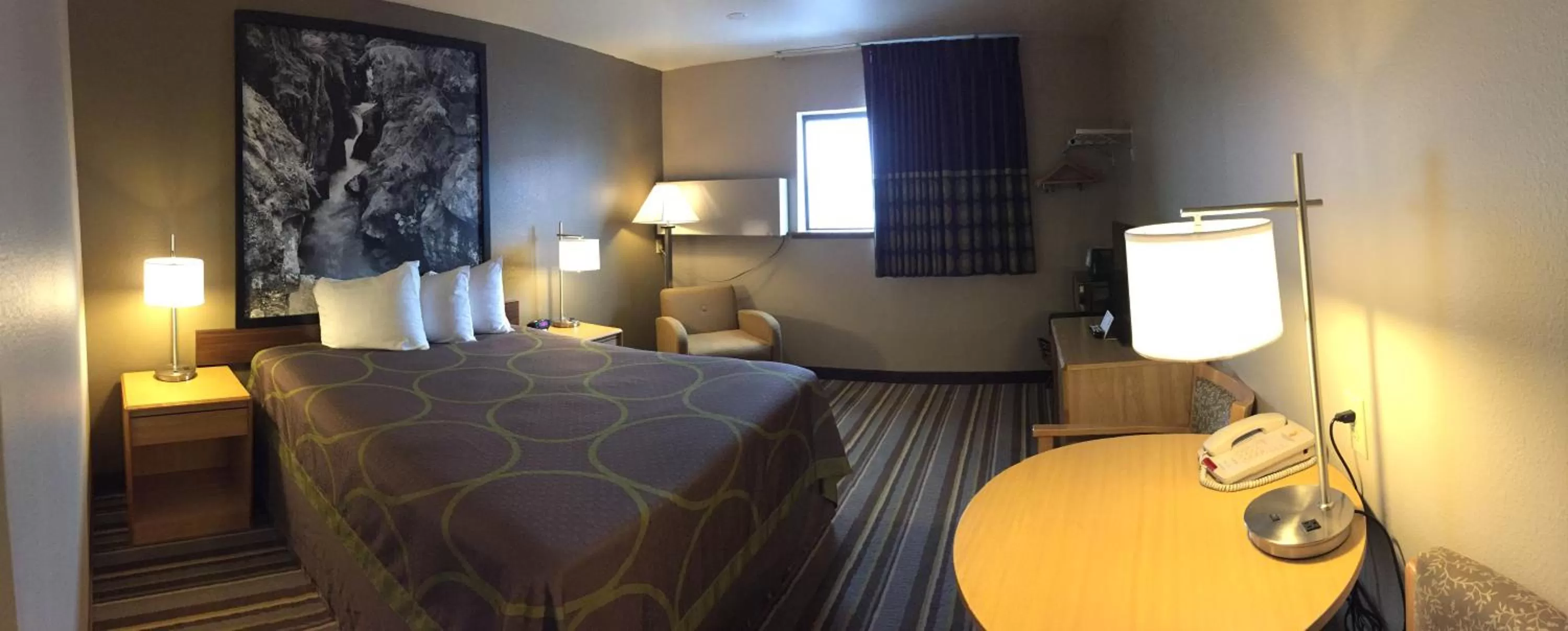 Queen Room - Pet Friendly in Super 8 by Wyndham Dillon