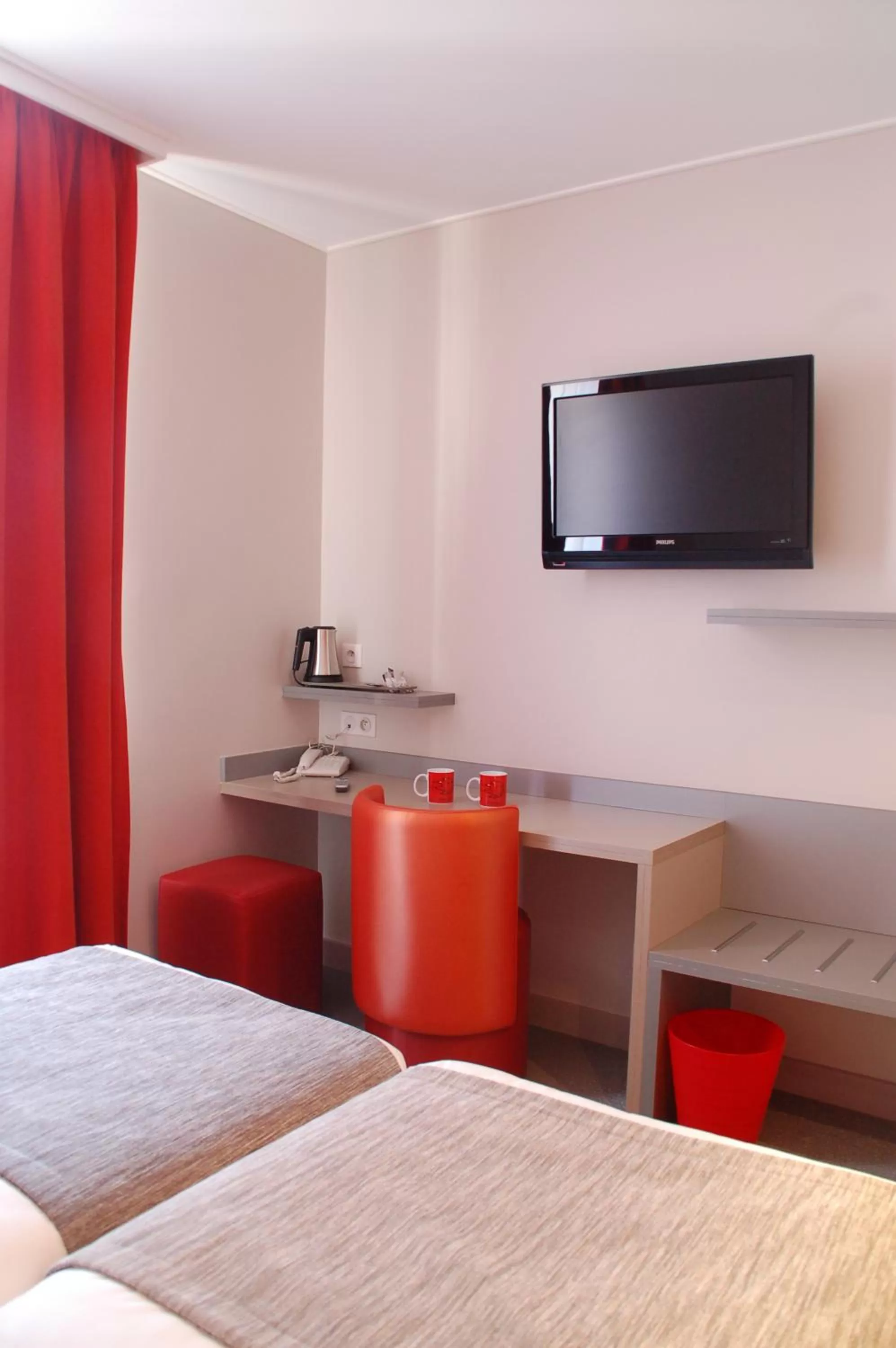 Superior Double or Twin Room - Patio View in Hôtel de la Fontaine