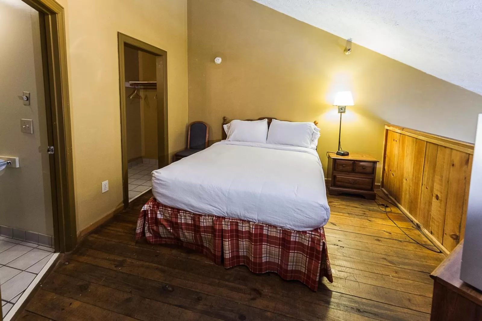 Jacuzzi Loft Suite in Timbers Lodge