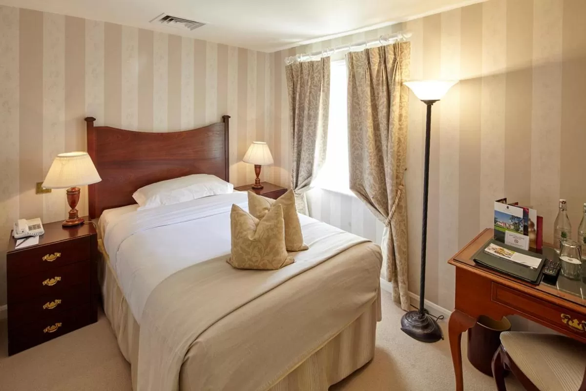 Standard Single Room with Shower in Taplow House Hotel & Spa