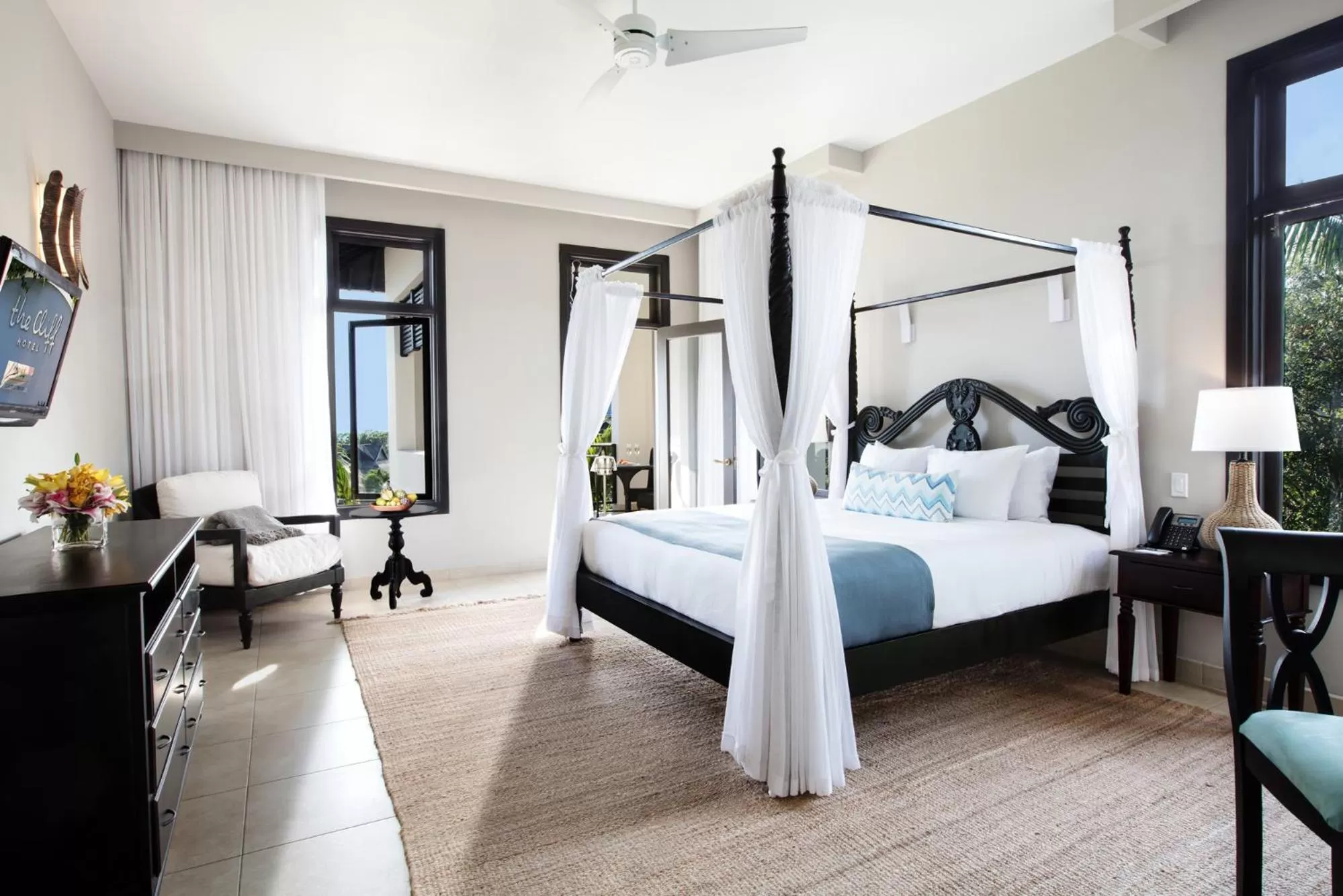 One-Bedroom Suite in The Cliff Hotel