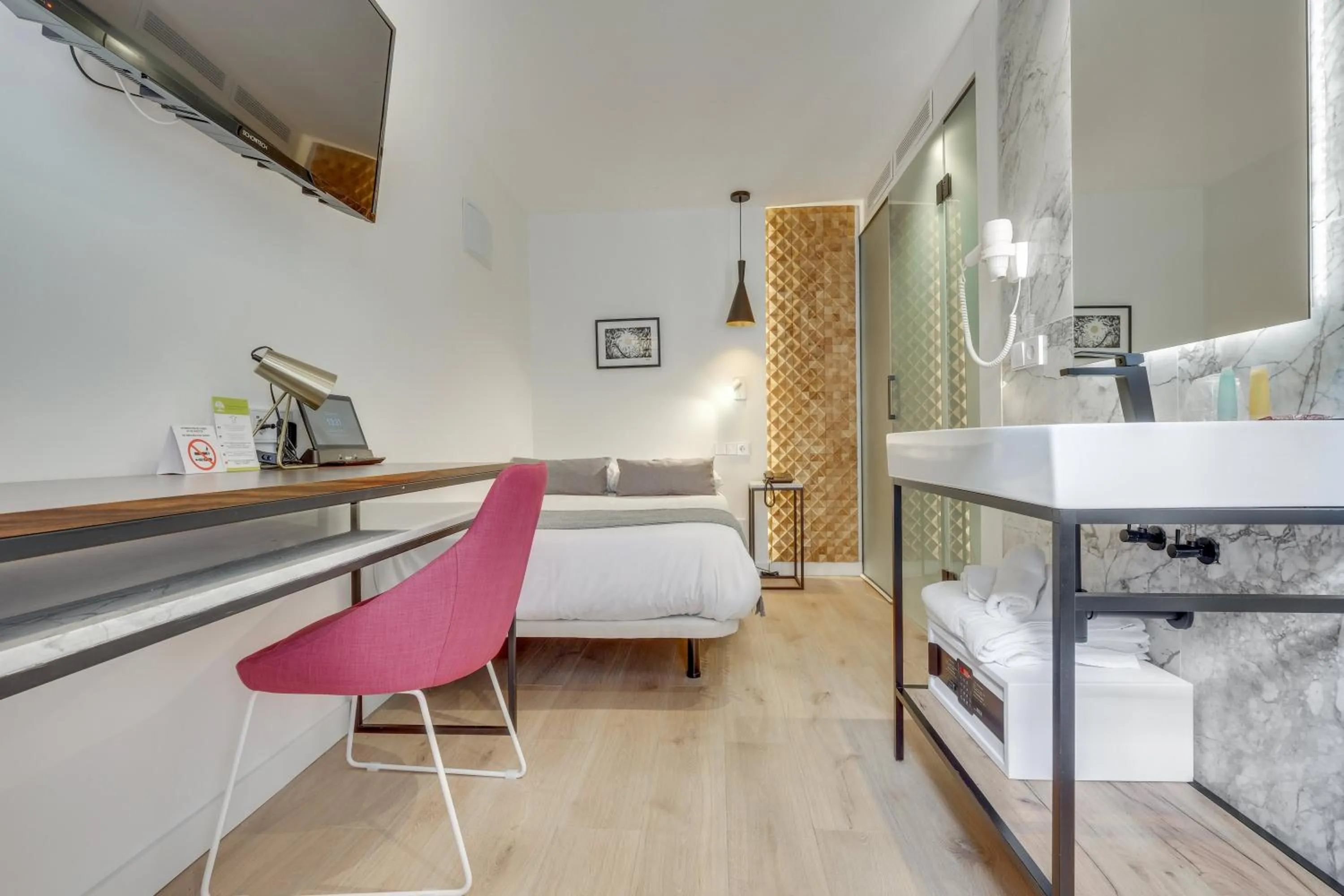 Standard Single Room in Hotel Beausejour