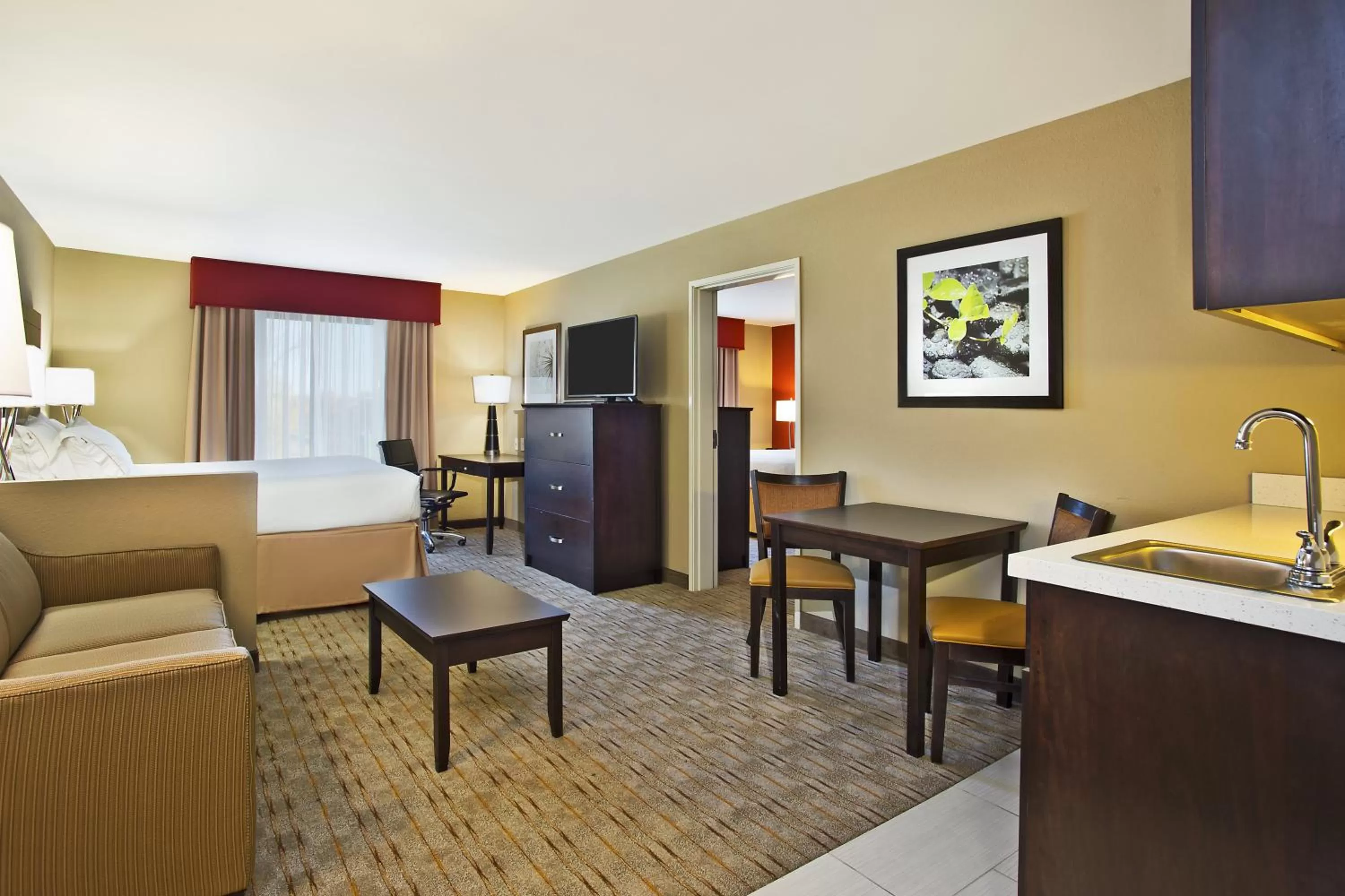 One-Bedroom King Suite with One Queen Bed and Sofa Bed in Holiday Inn Express & Suites Springfield, an IHG Hotel